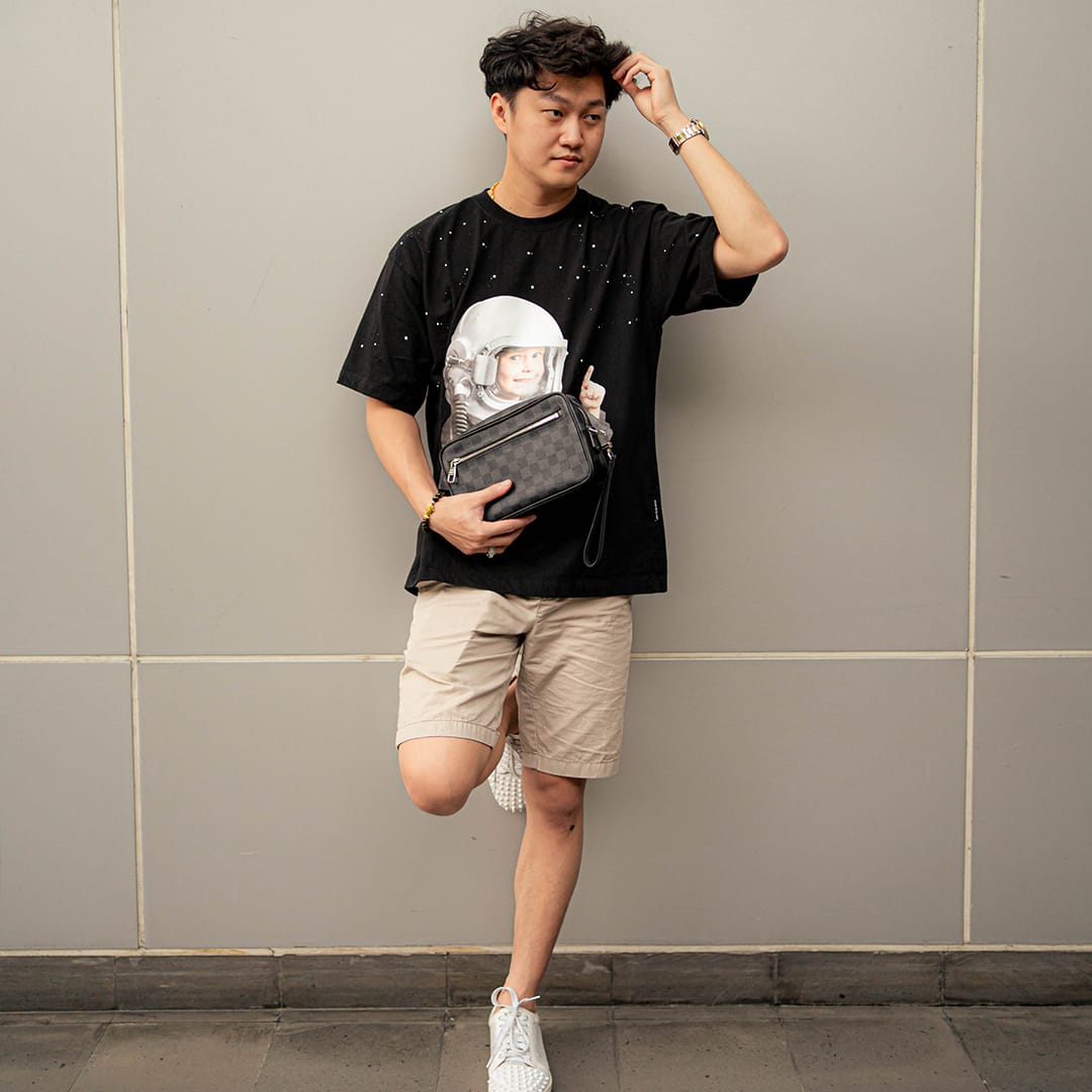 YOUTUBER Erwin Laisuman memanfaatkan platform berbagi video untuk menularkan ilmu trading.