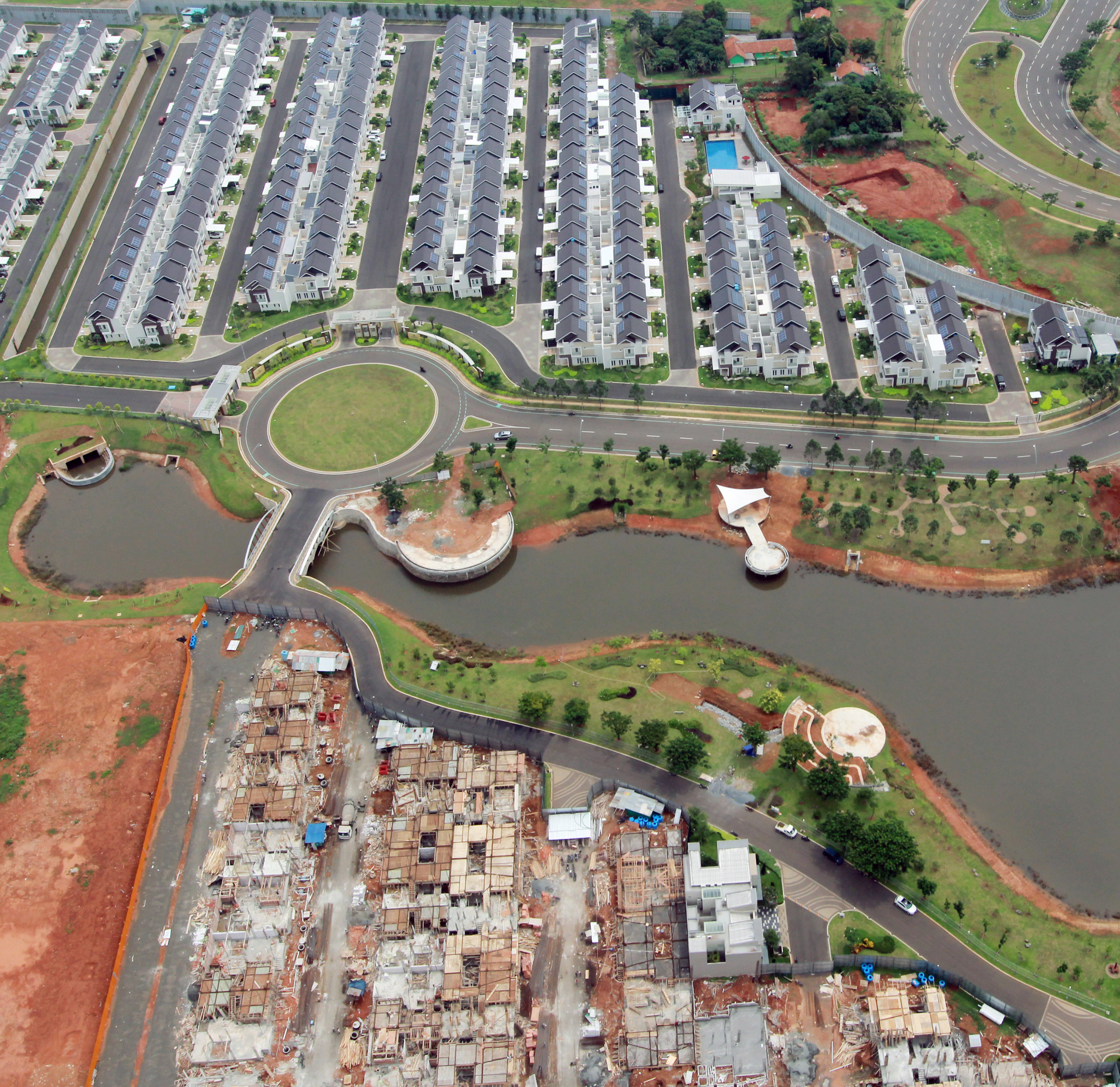 Foto udara pembangunan proyek di kawasan BSD City