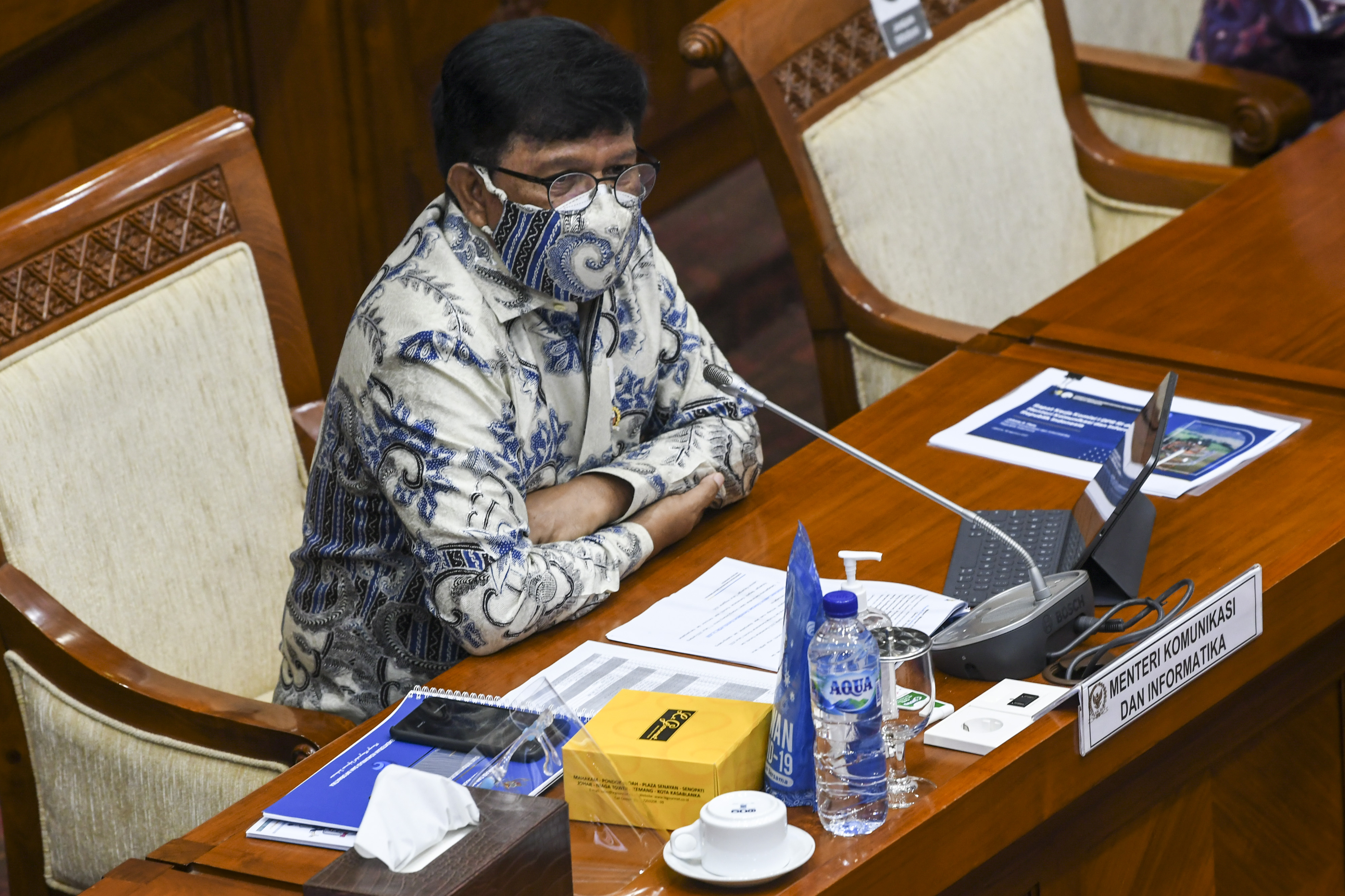 Menkominfo Johnny G. Plate saat mengikuti rapat kerja dengan Komisi I DPR RI.