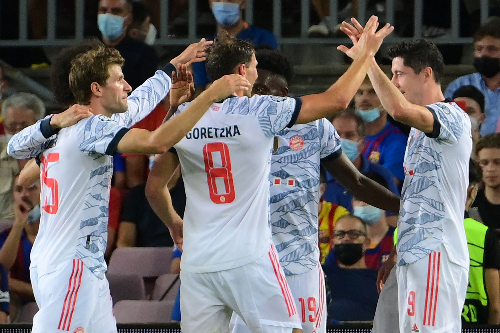 Para pemain Bayern Muenchen melakukan selebrasi usai mencetak gol ke gawang Barcelona di laga Liga Champions.