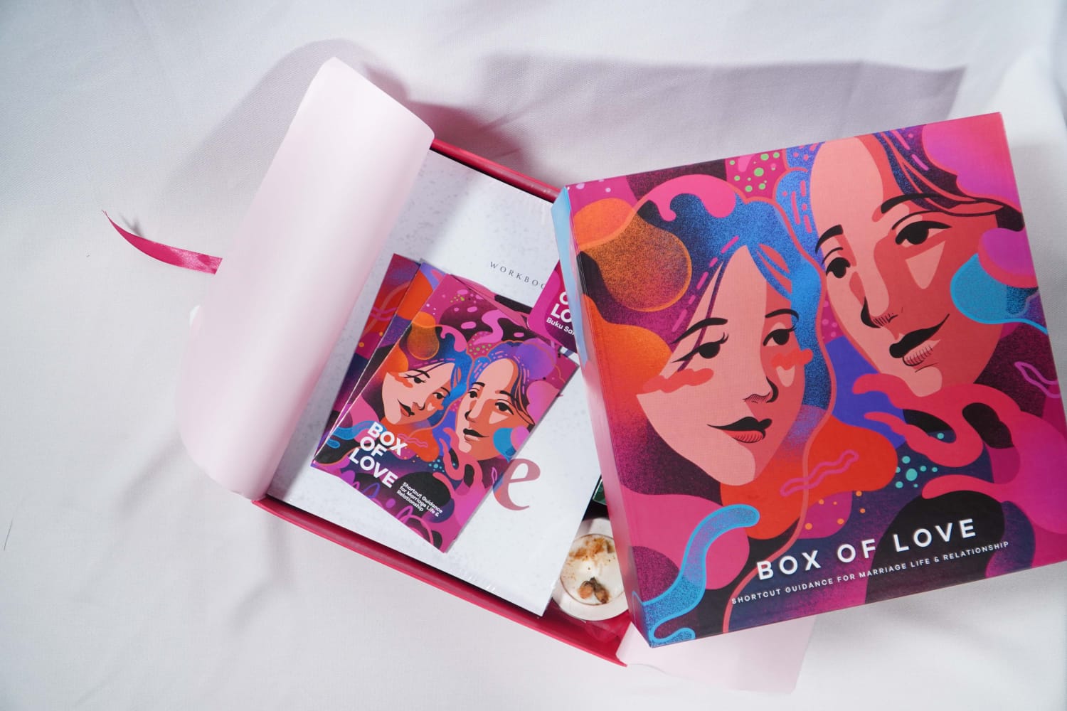 Modal nikah adalah boks yang berisi ilmu pernikahan dalam bentuk kartu (flashcard) kekinian.