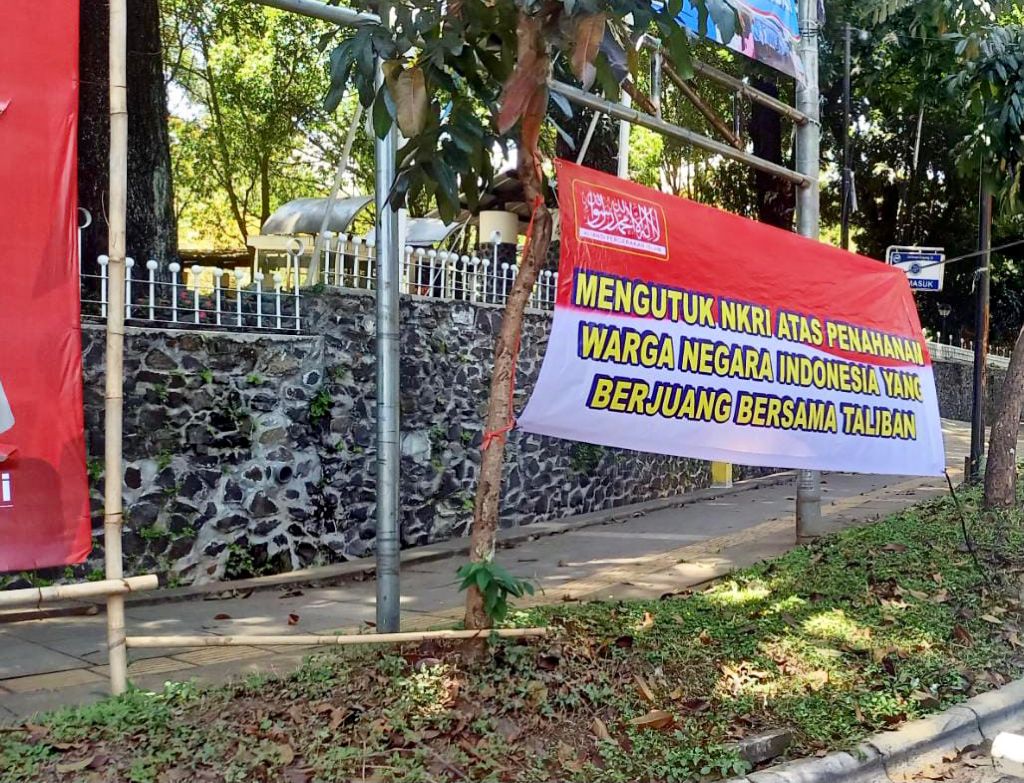 Spanduk provokasi terkait dukungan untuk pemerintahan Taliban Afghanistan di Kota Bandung 