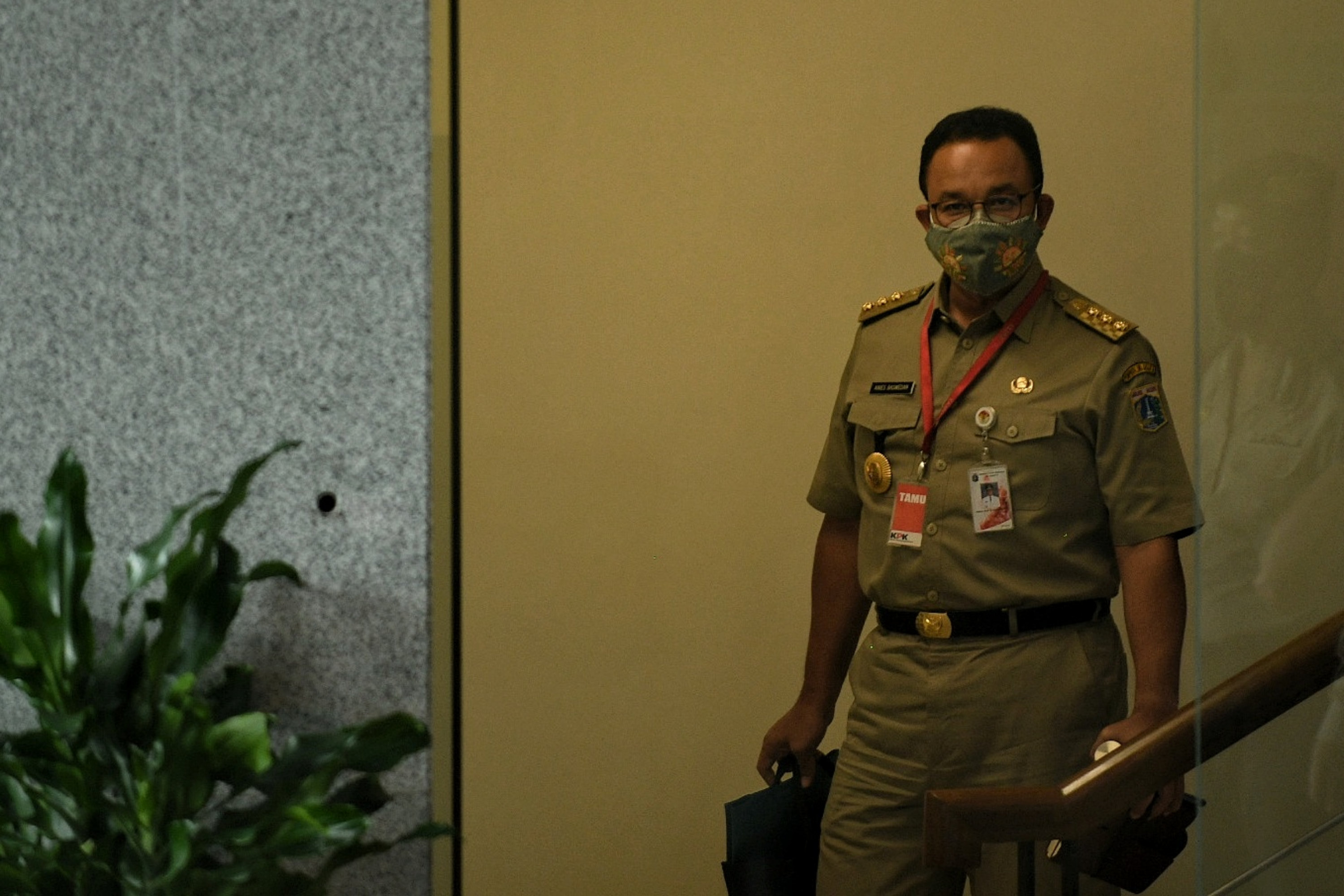 Gubernur DKI Jakarta Anies Baswedan seusai menjalani pemeriksaan di gedung KPK.