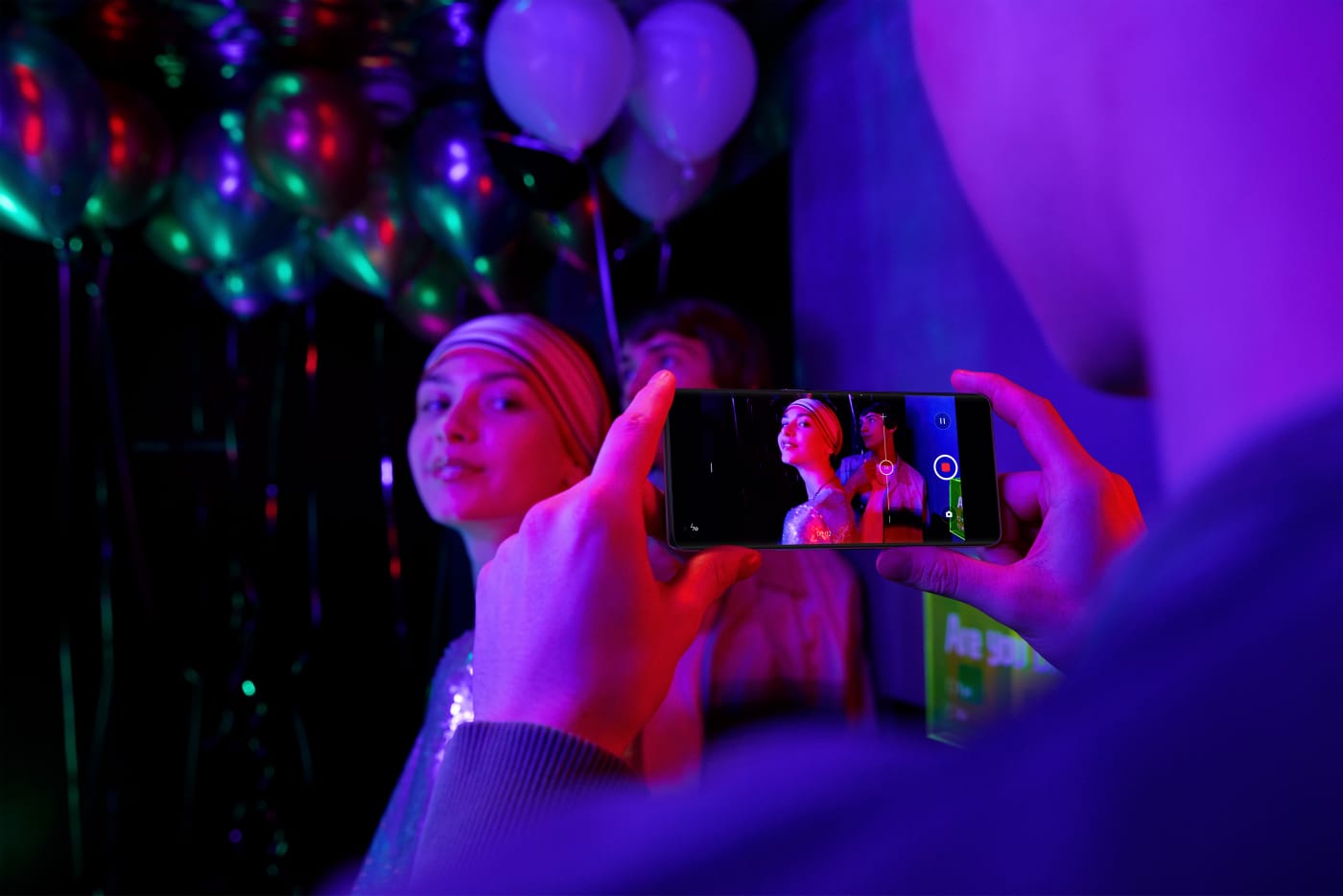 Ilustrasi. Hasil kamera di tempat gelap.