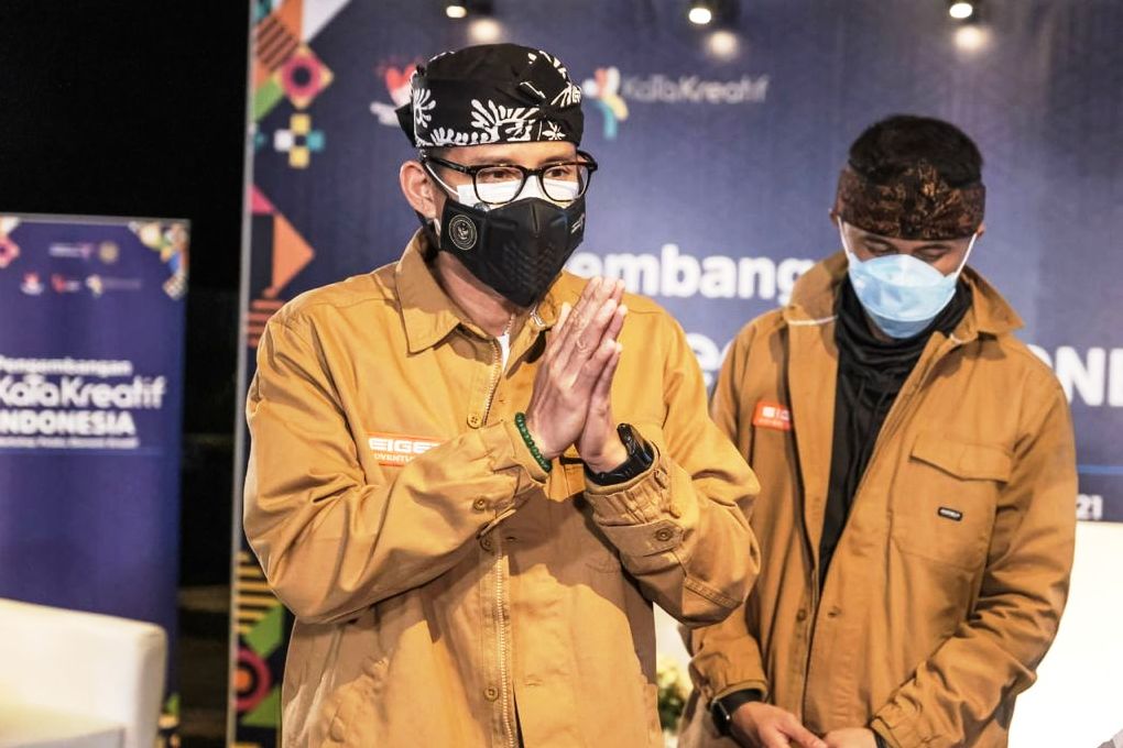 Menteri Pariwisata dan Ekonomi Kreatif, Sandiaga Uno di Dusun Bambu Cisarua, Bandung Barat.