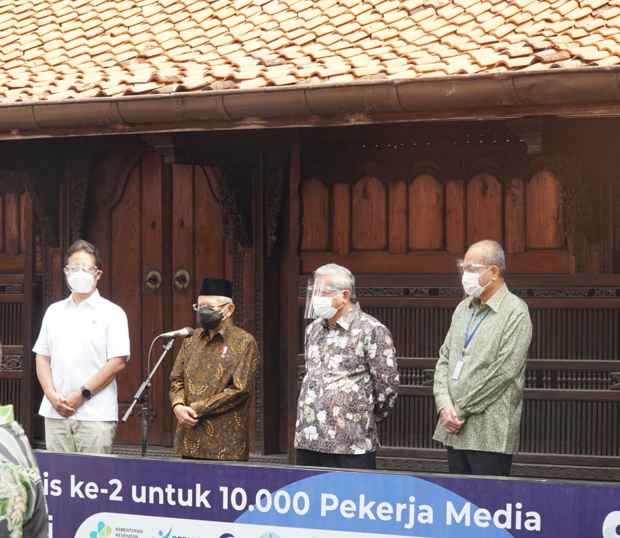 Wakil Presiden Ma;ruf Amin meninjau pelaksanaan vaksinasi Covid-19 di Bentara Budaya jakarta