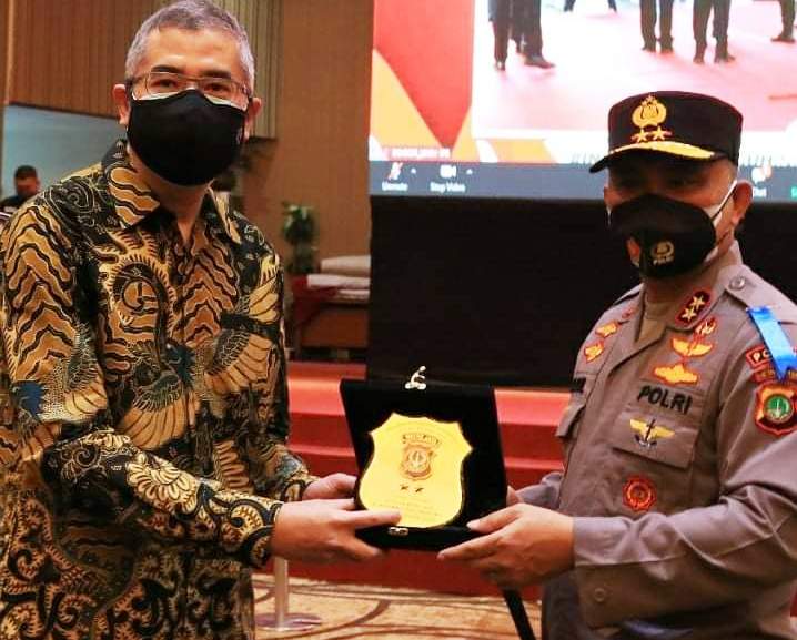 Rektor Universitas Esa Unggul, Dr Ir Arief Kusuma Among Praja, MBA, IPU, (kiri) dan Kapolda Metro Jaya Irjen Pol Mohammad Fadil Imran.