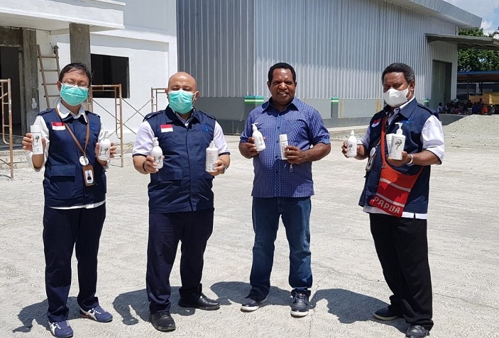 BPOM Jayapura mengunjungi pabarik komestik berbahan dasar buah merah.