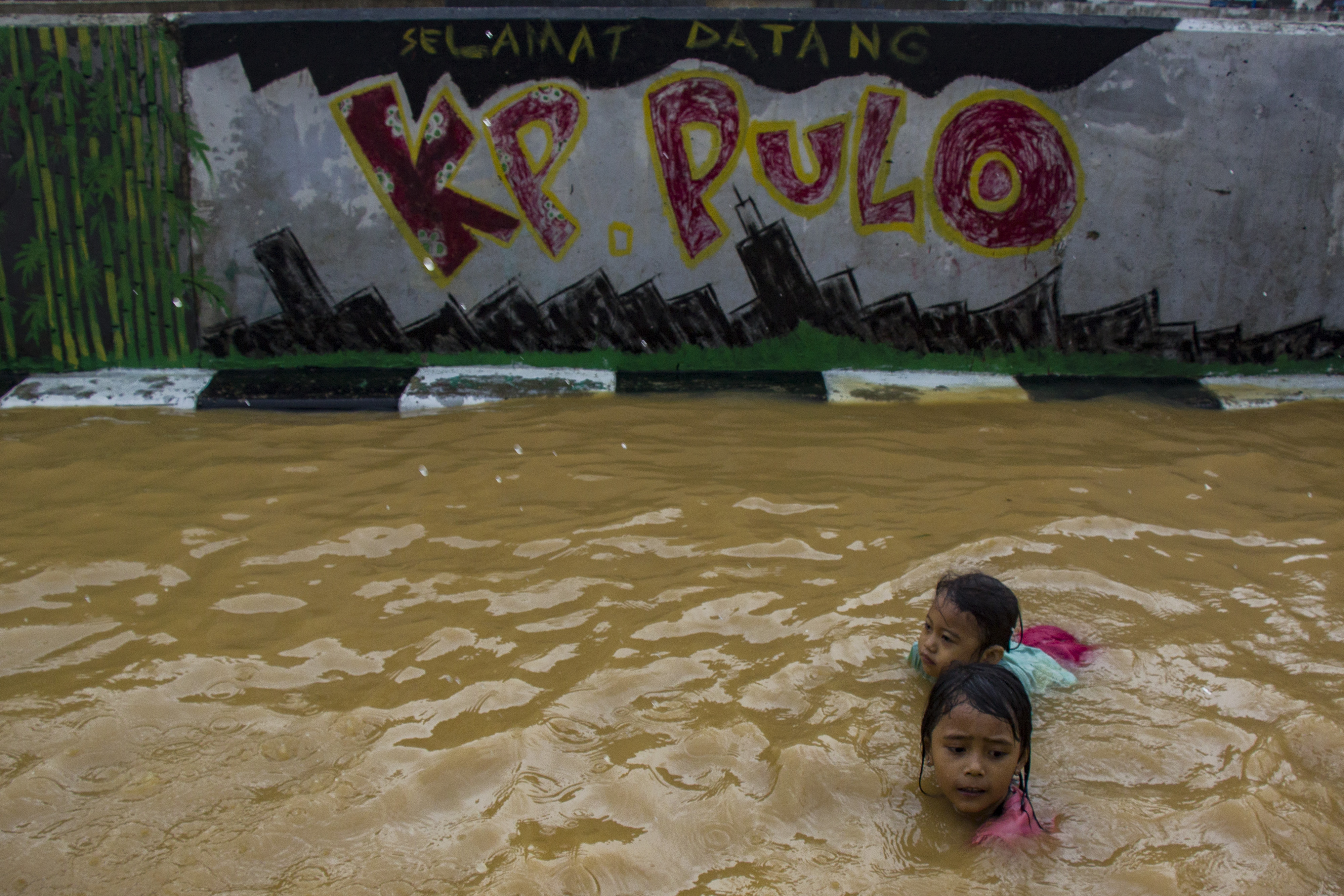 Banjir di kawasan Kampung Pulo, Jakarta pada tahun 2018.