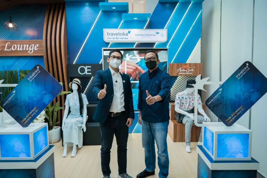 Co-Founder Traveloka Albert dan Dirut Garuda Indonesia Irfan Saputra saat peluncuran program #JamTerbangGaruda, Kamis (23/9).