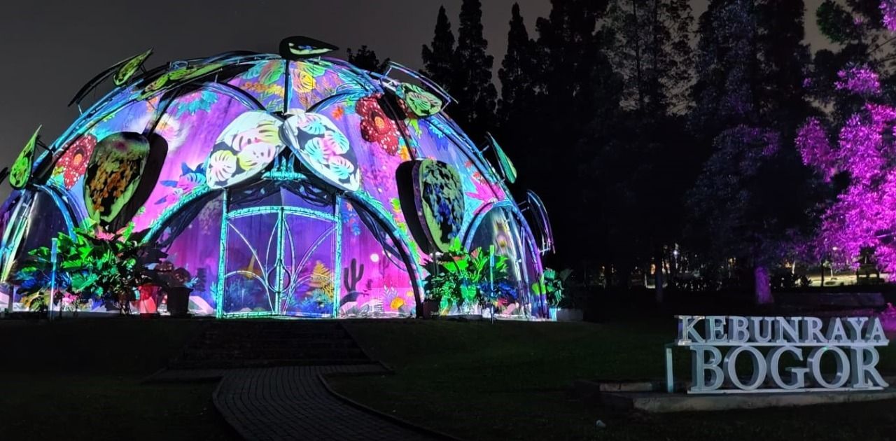 Aktrasi GLOW atau hiasan lampu akan dipamerkan di Kebun Raya Bogor, Jawa Barat.