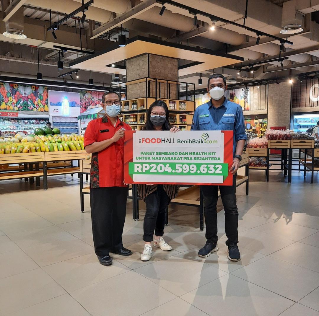 Penyerahan donasi  The Foodhall dan Daily Supermarket.