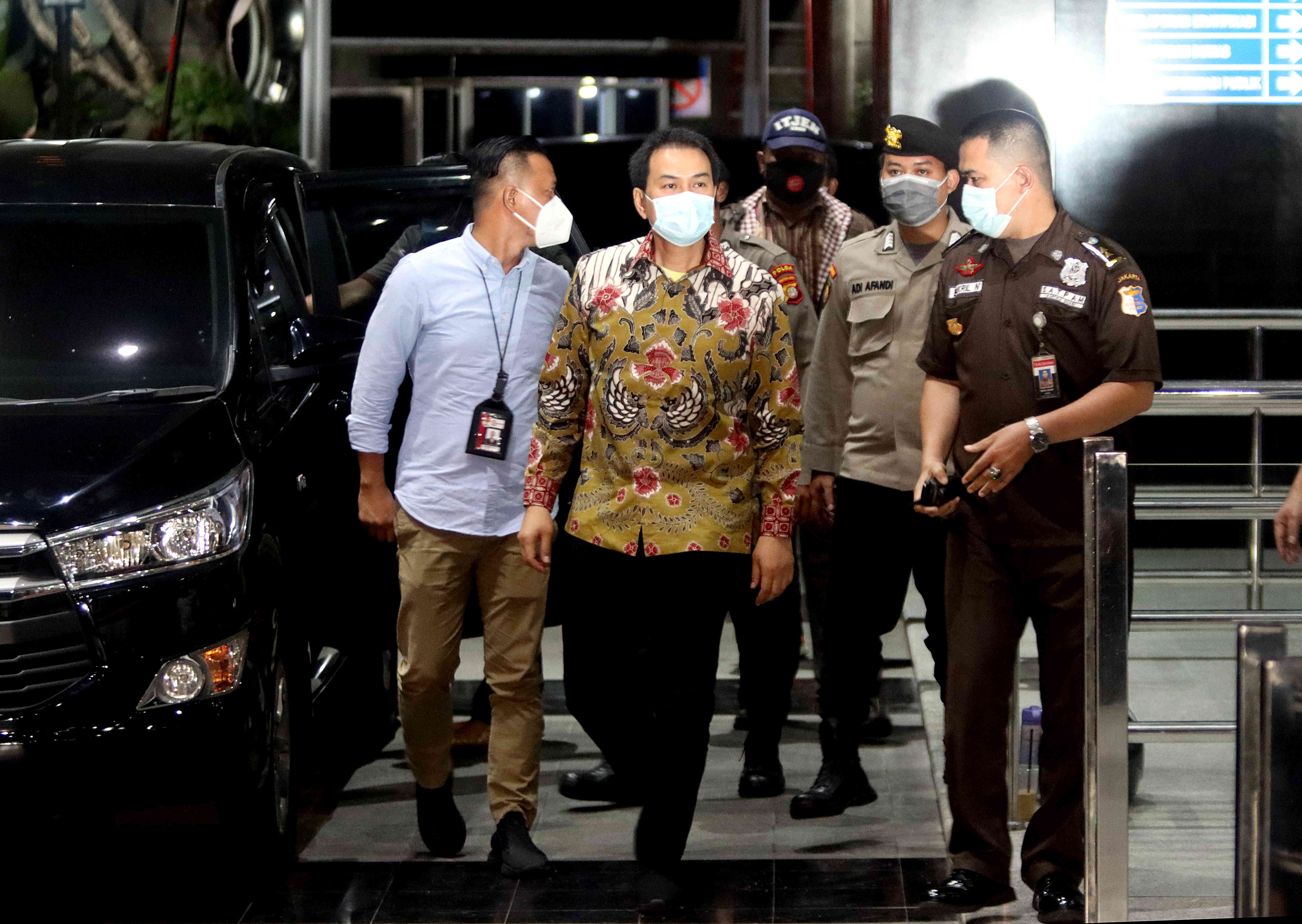 Azis Syamsuddin tiba digedung KPK usai dijemput paksa