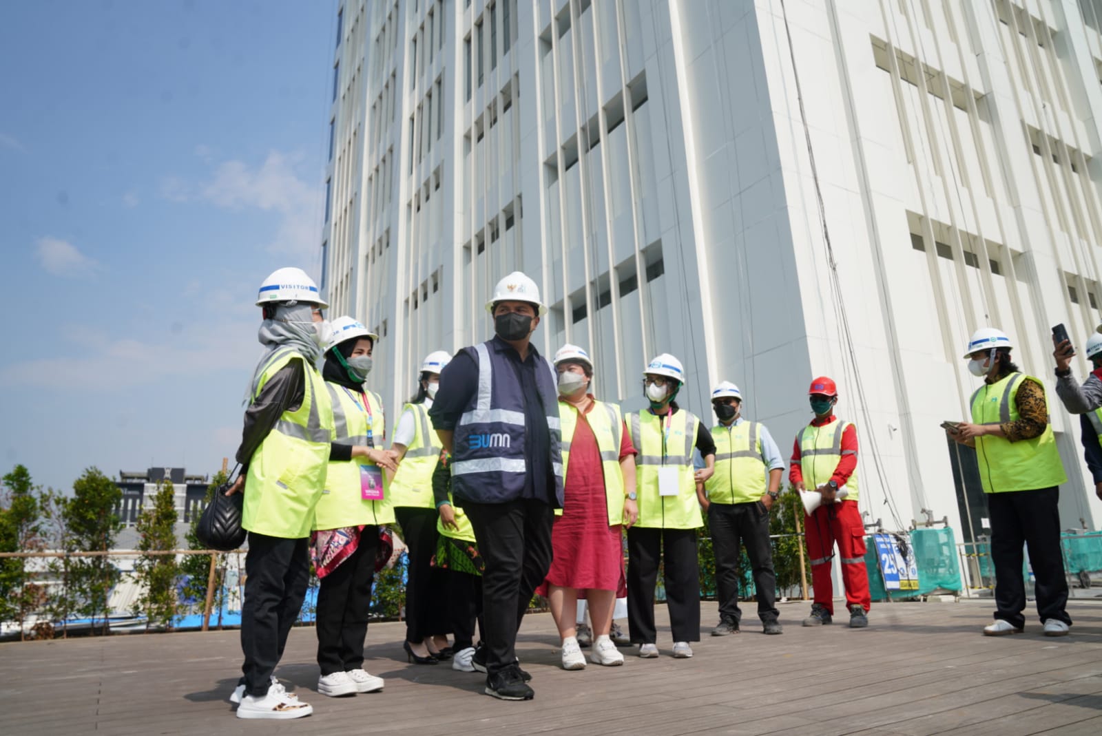 Menteri BUMN Erick Thohir tinjau proses  pemugaran Sarinah.