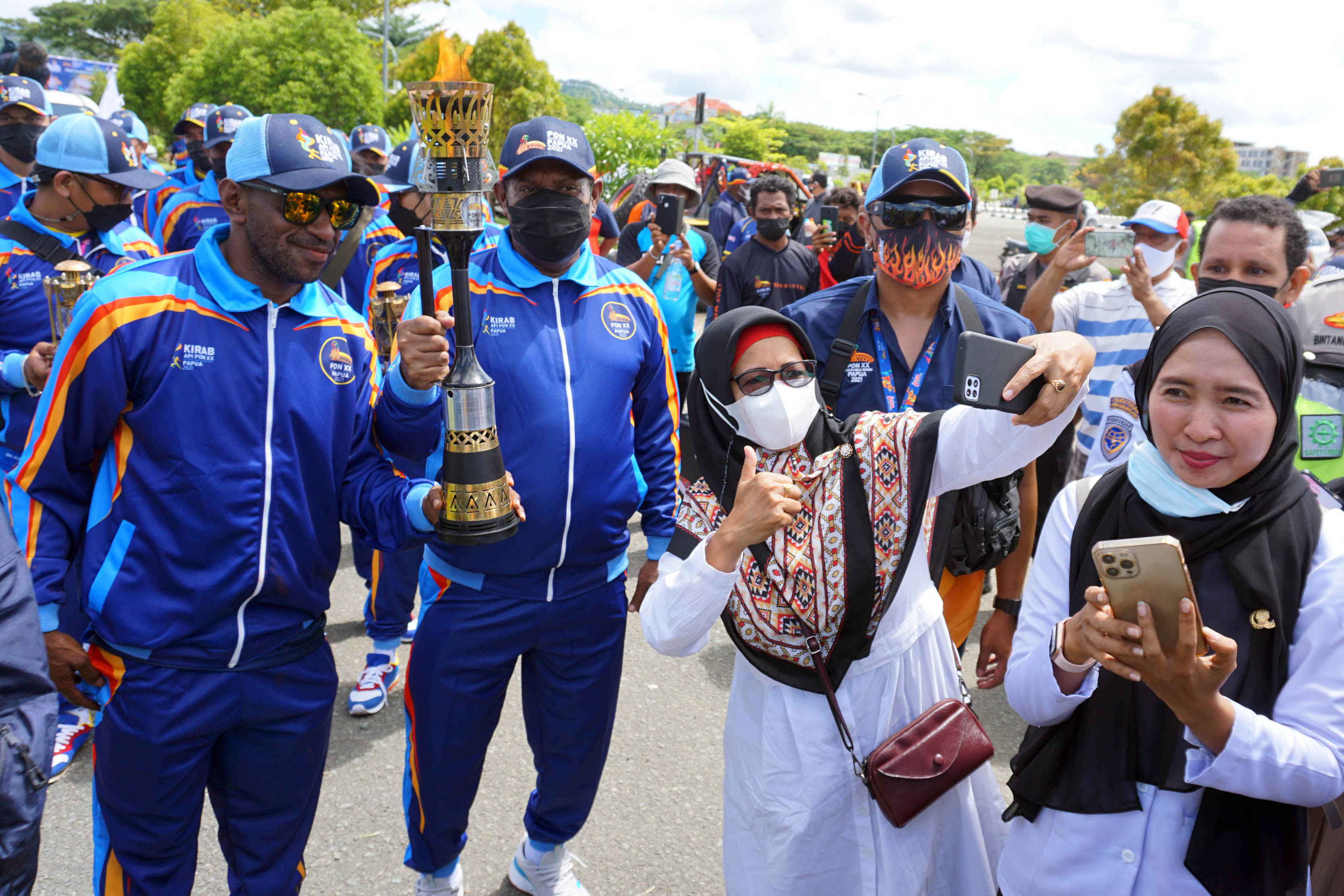 Pelepasan api PON XX di Kota Sorong, Papua, Senin (27/9).