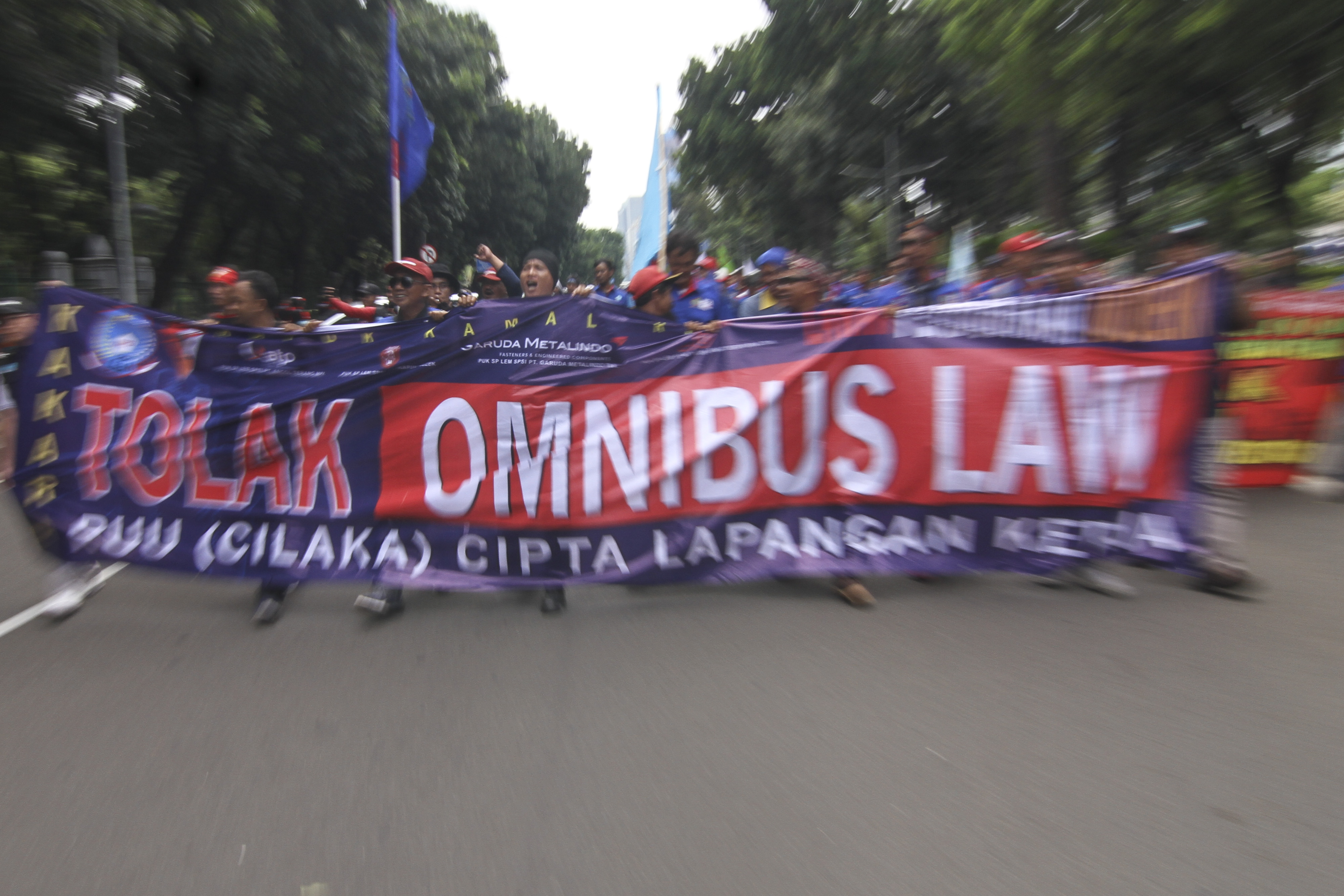 Unjuk rasa menolak UU Cipta Kerja dalam konsep Omnibus Law beberapa waktu lalu.