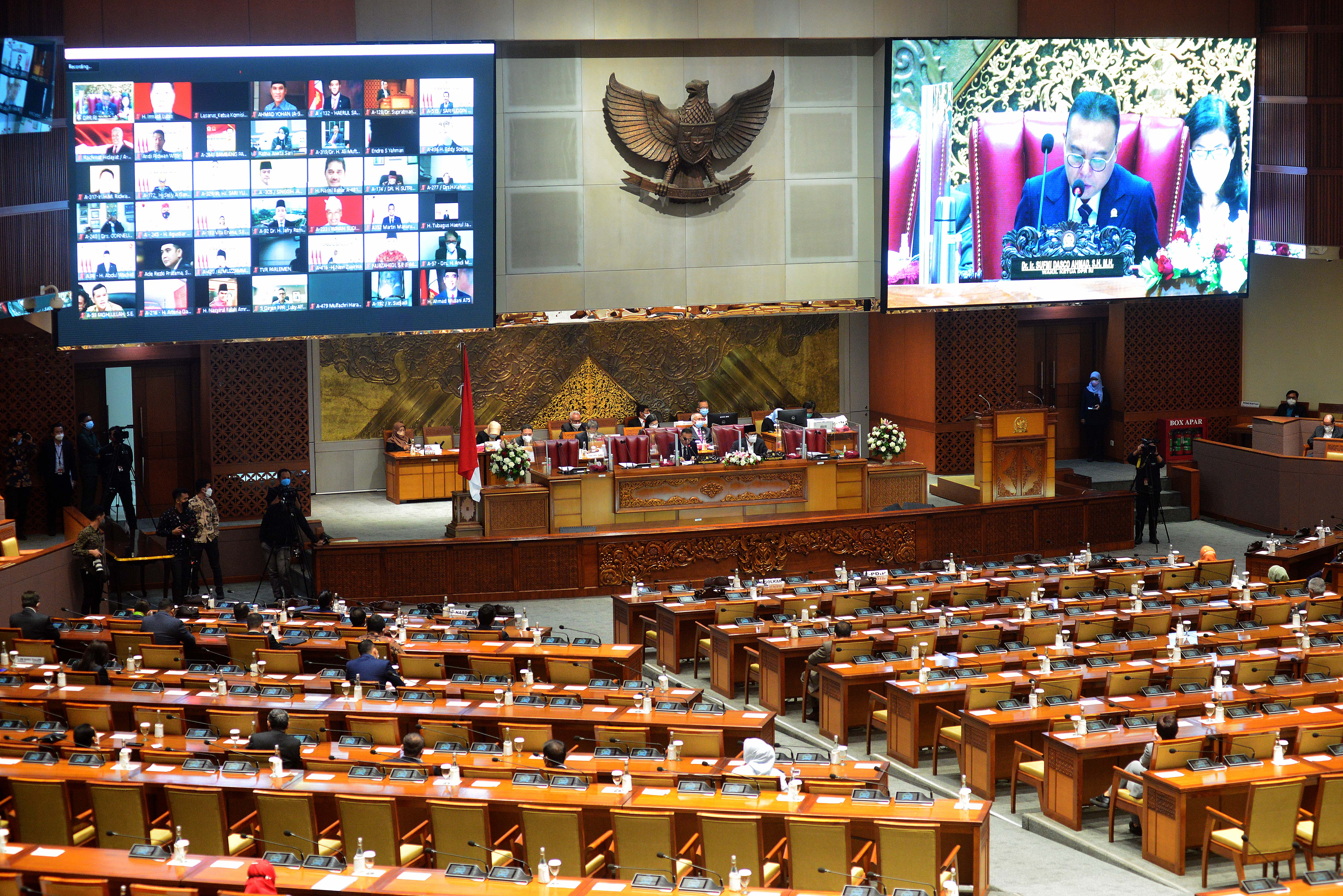 Wakil Ketua DPR Ahmad Sufmi Dasco saat memimpin Rapat Paripurna DPR.