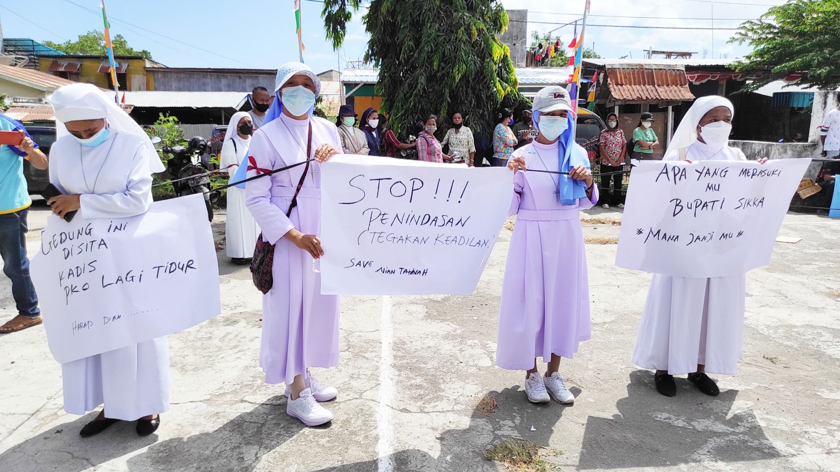 Aksi unjuk rasa 36 Yayasan sekolah Katolik di Kabupaten Sikka, NTT. 