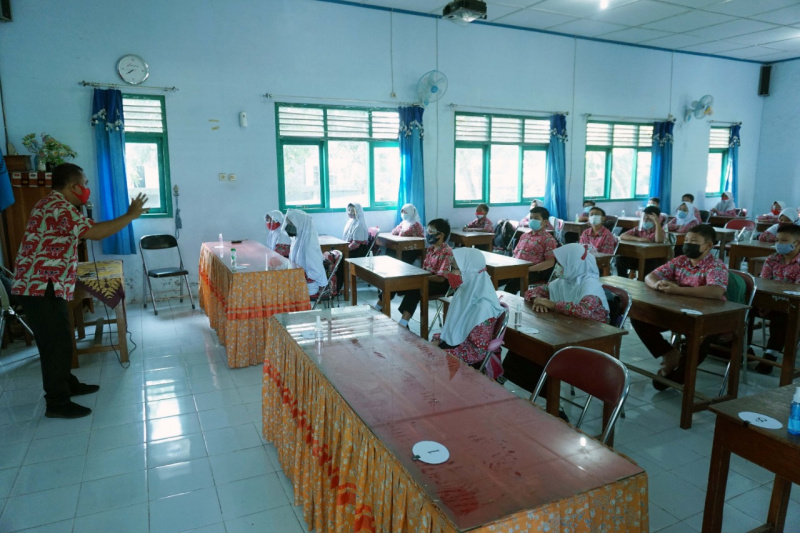 Pemkot Solo menggelar simulasi pembelajaran tata muka di sekolah.