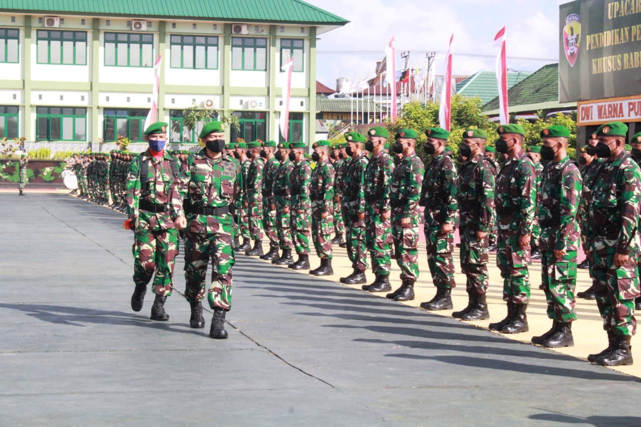 Upacara pelantikan 129 Babinsa dari Kodam IX/Udayana dilantik di Lapangan Rindam IX/Udayana, Rabu sore (1/9/2021). 