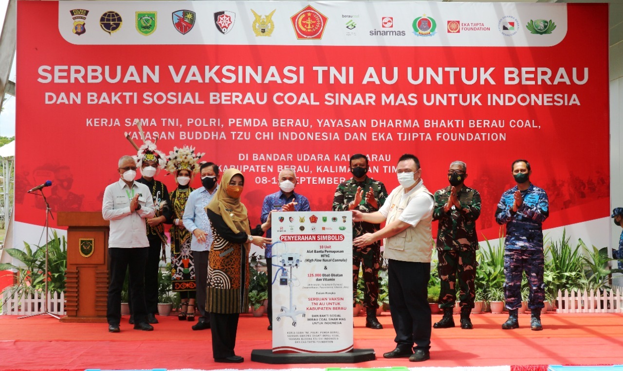 Kegiatan Serbuan Vaksinasi TNI AU untuk Berau dan bakti Sosial Berau Coal Sinar Mas untuk Indonesia. 