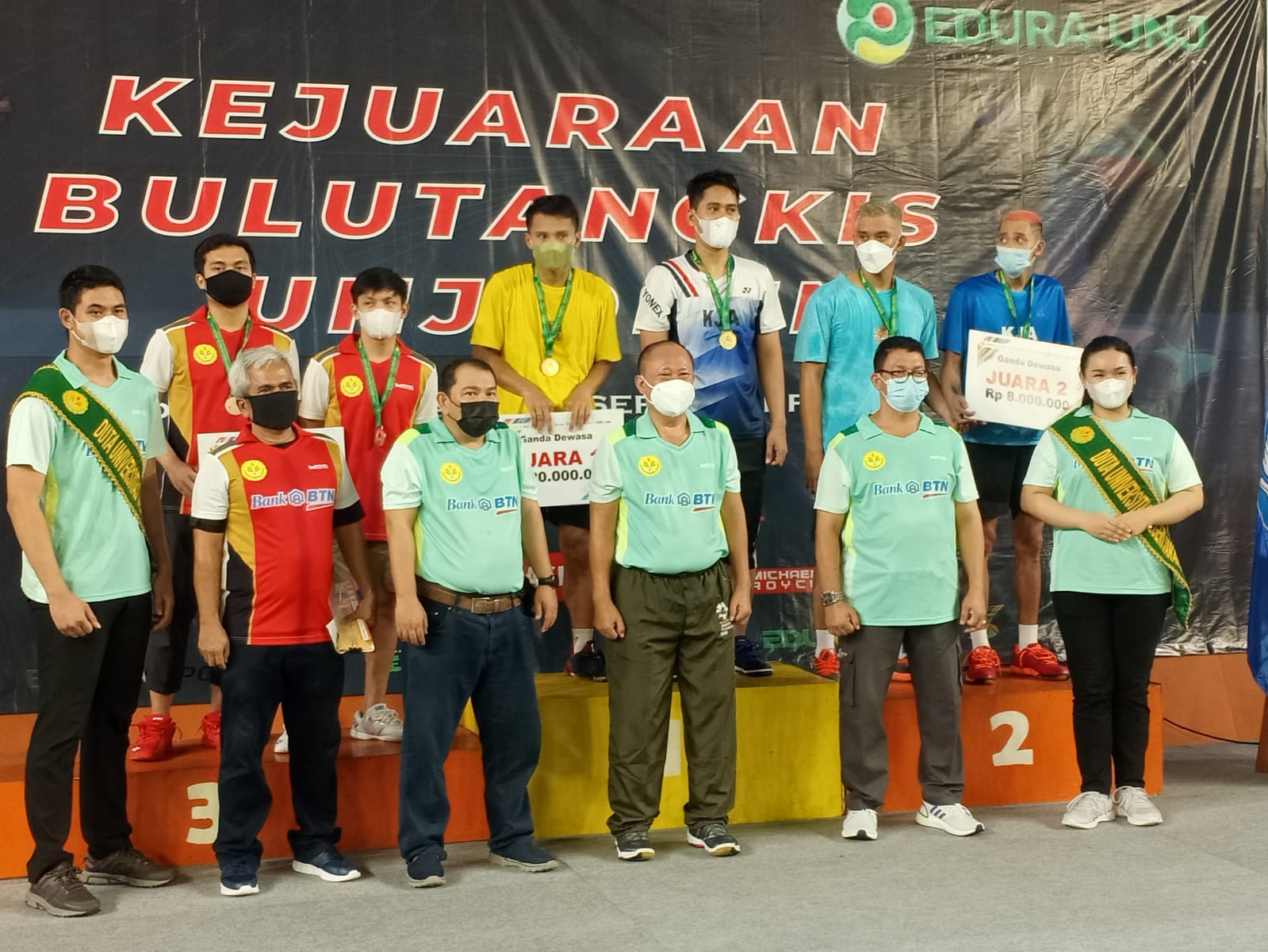 Penyeragan hadiah pada UNJ Edura open 2021