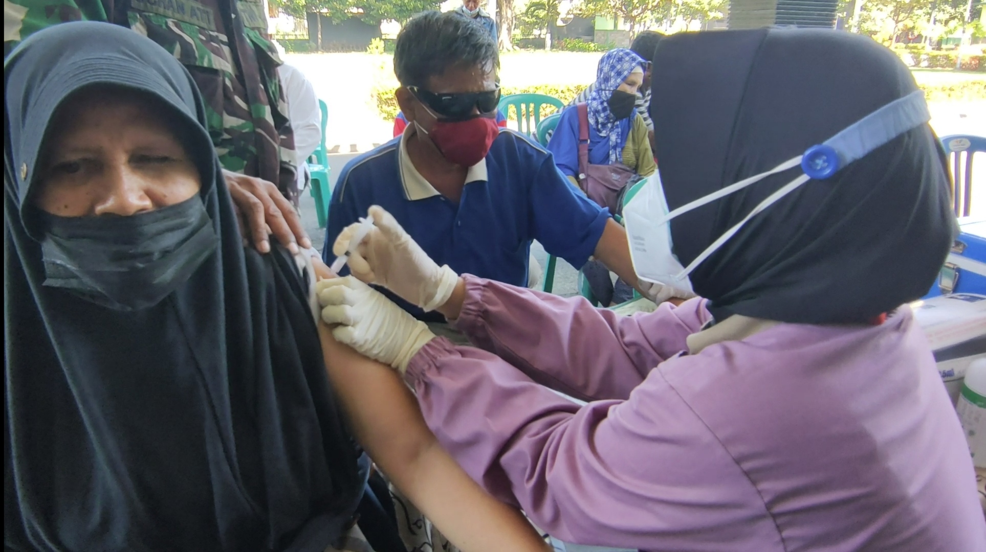 Kodim 0816 Sidoarjo melaksanakan vaksinasi dosis pertama untuk 100 orang kaum difabel, Sabtu (25/9/2021)