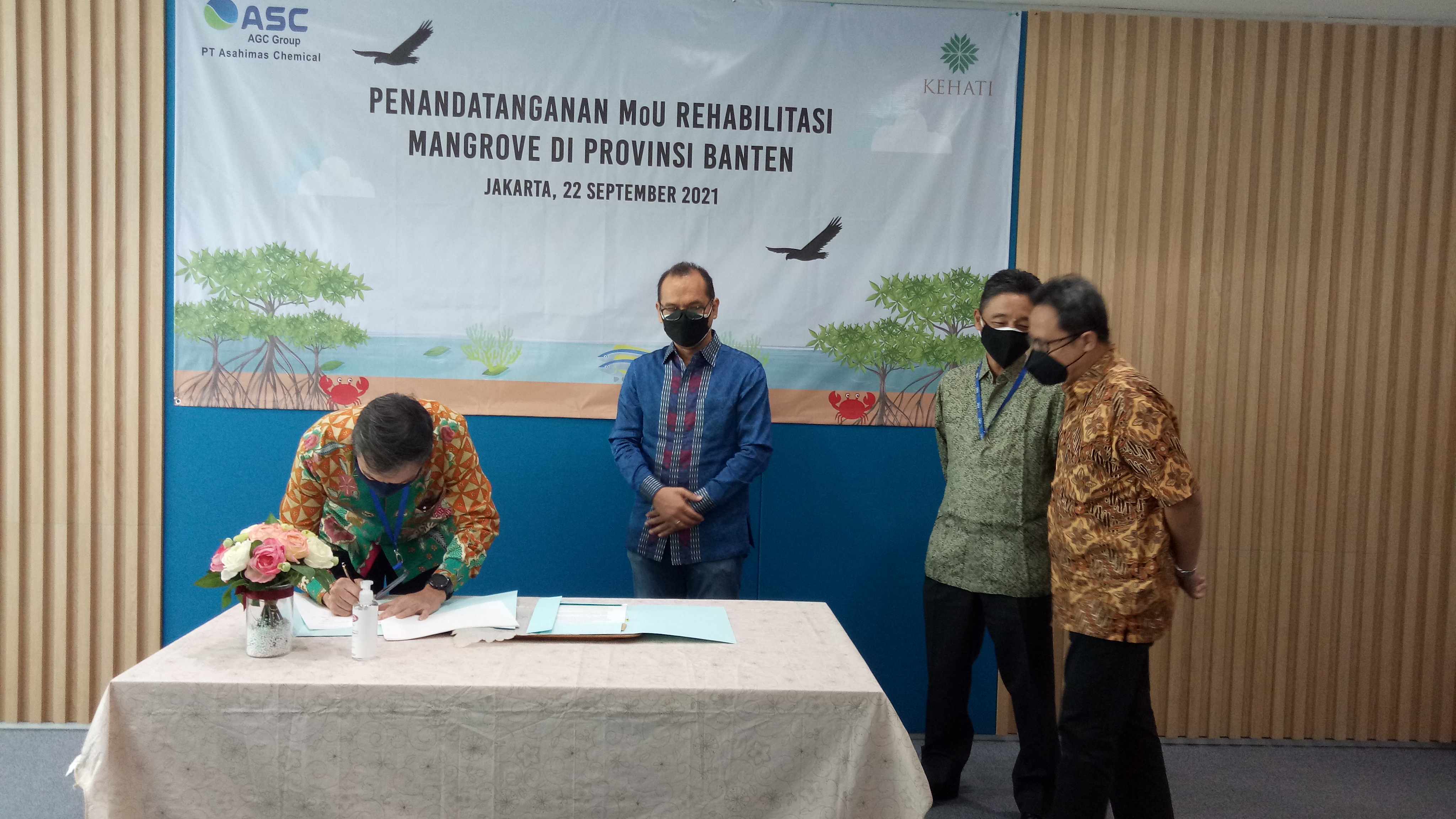 Penandatanganan MoU antara Yayasan Kehati dengan PT Asahimas Chemical