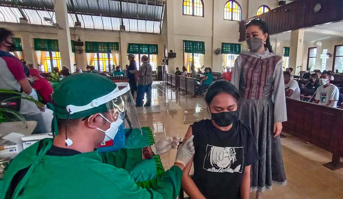 Kejar Kekebalan Komunal, NasDem NTT Vaksinasi 600 Orang per Minggu