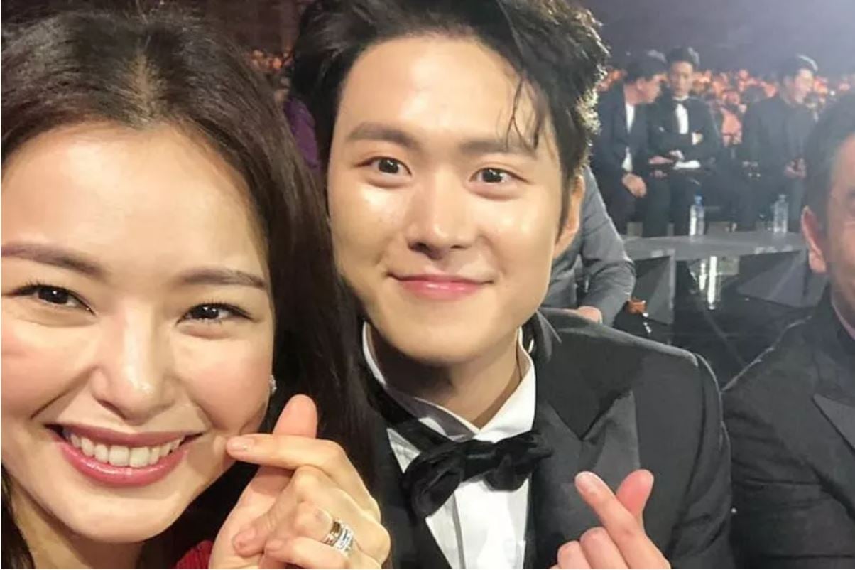 Honey Lee (kiri) dan Gong Myung
