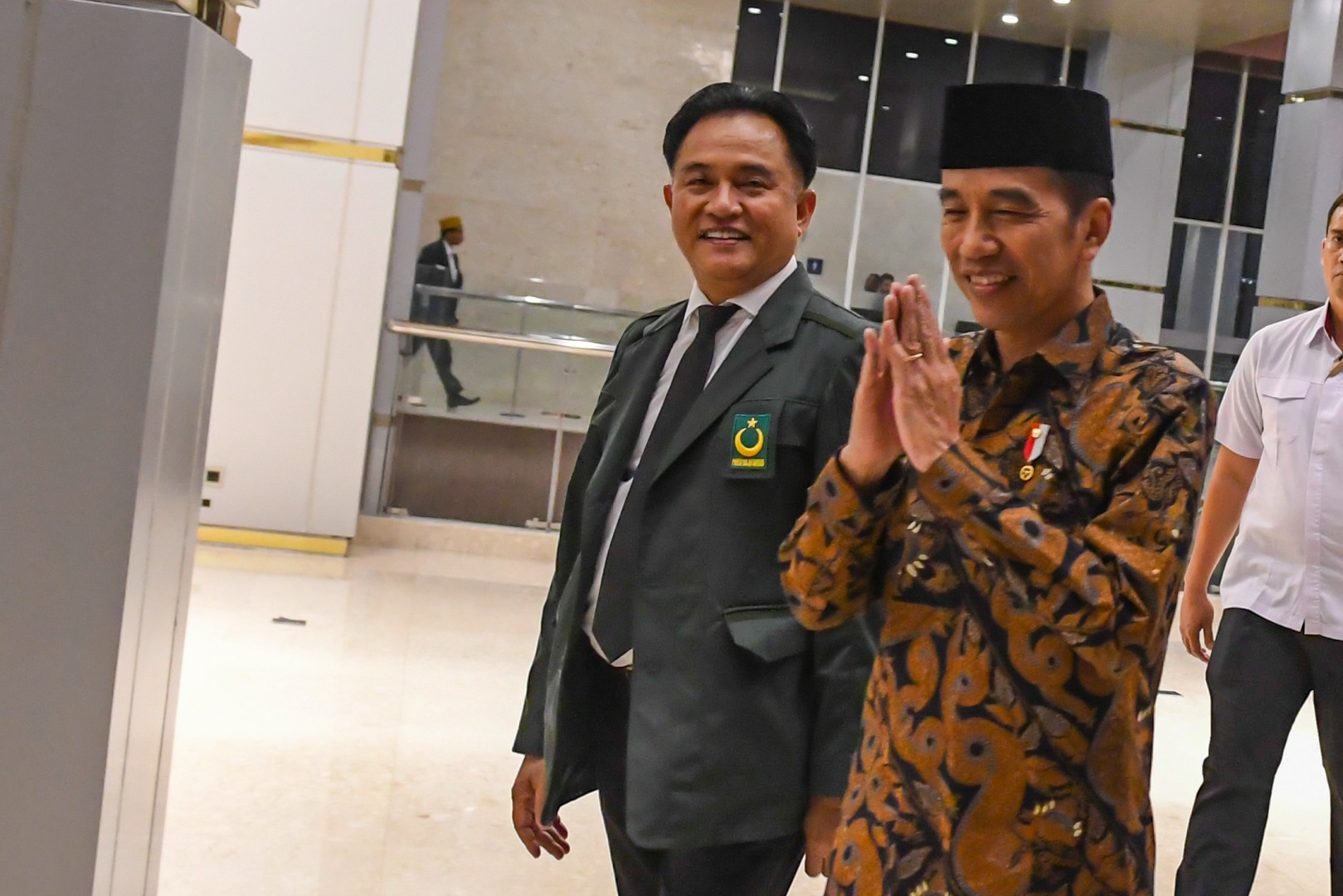 Yusril Ihza Mahendra bersama Presiden Joko Widodo