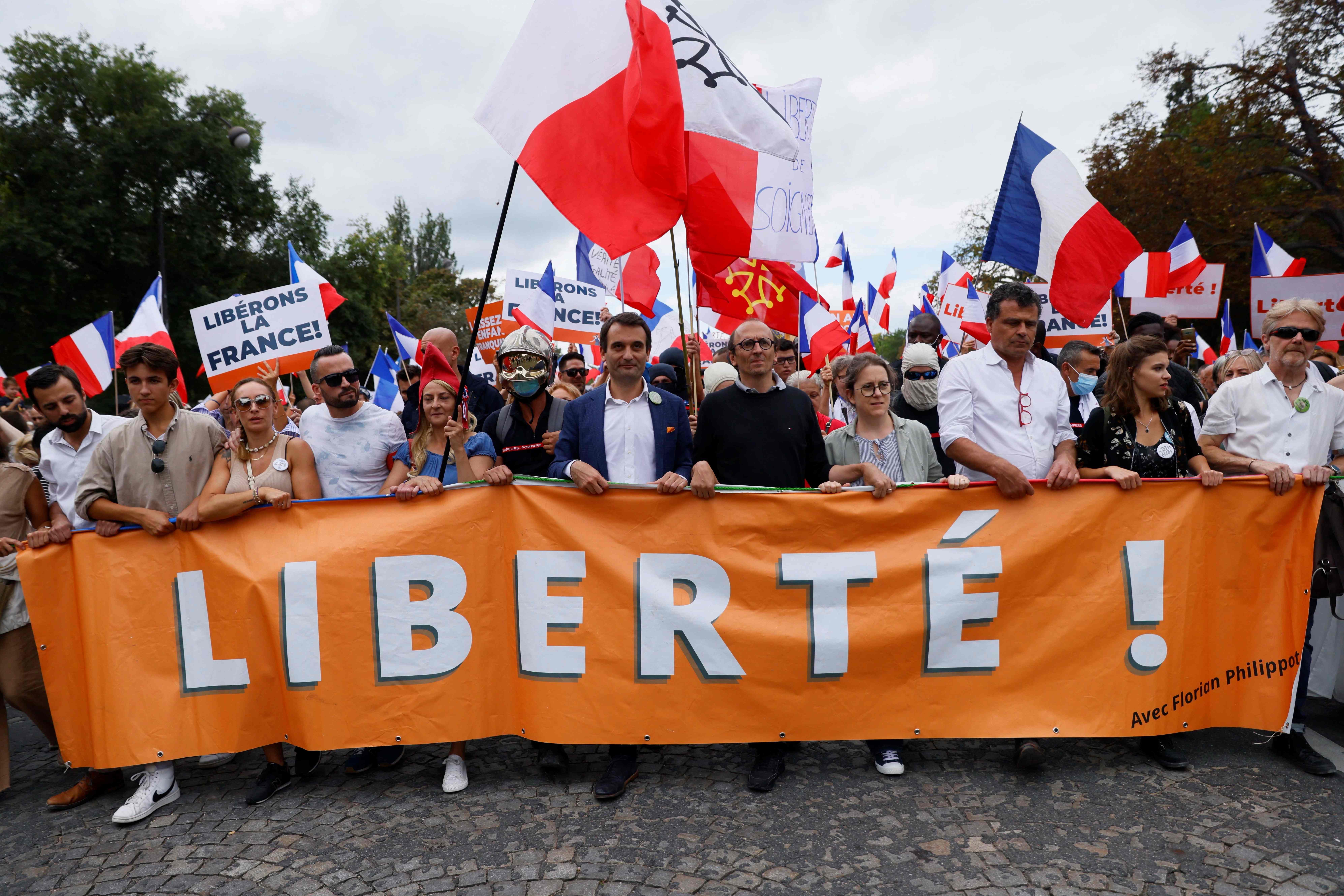 120.000 Orang di Prancis Demo Soal Kartu Kesehatan