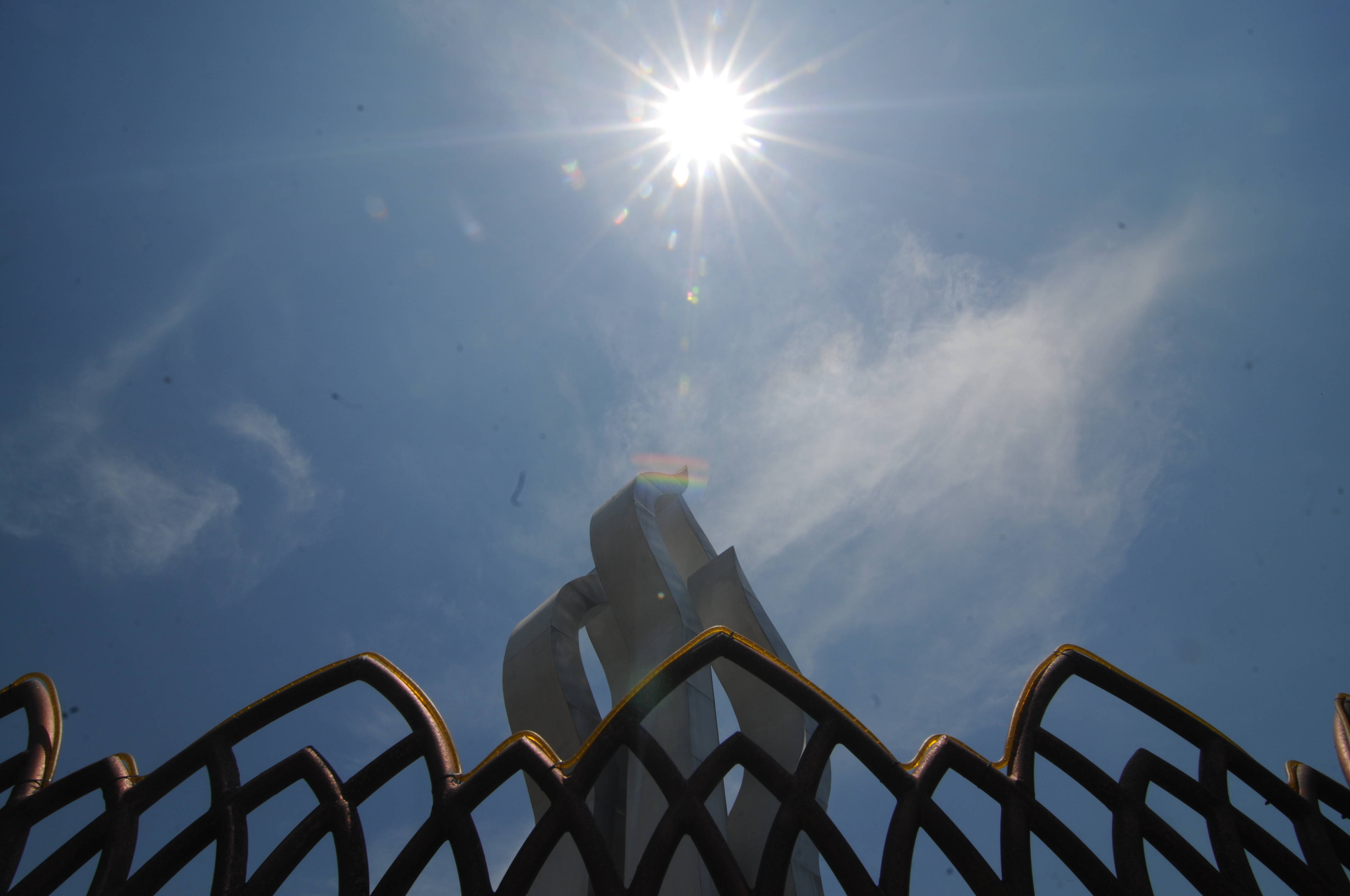 Ilustrasi hari tanpa bayangan