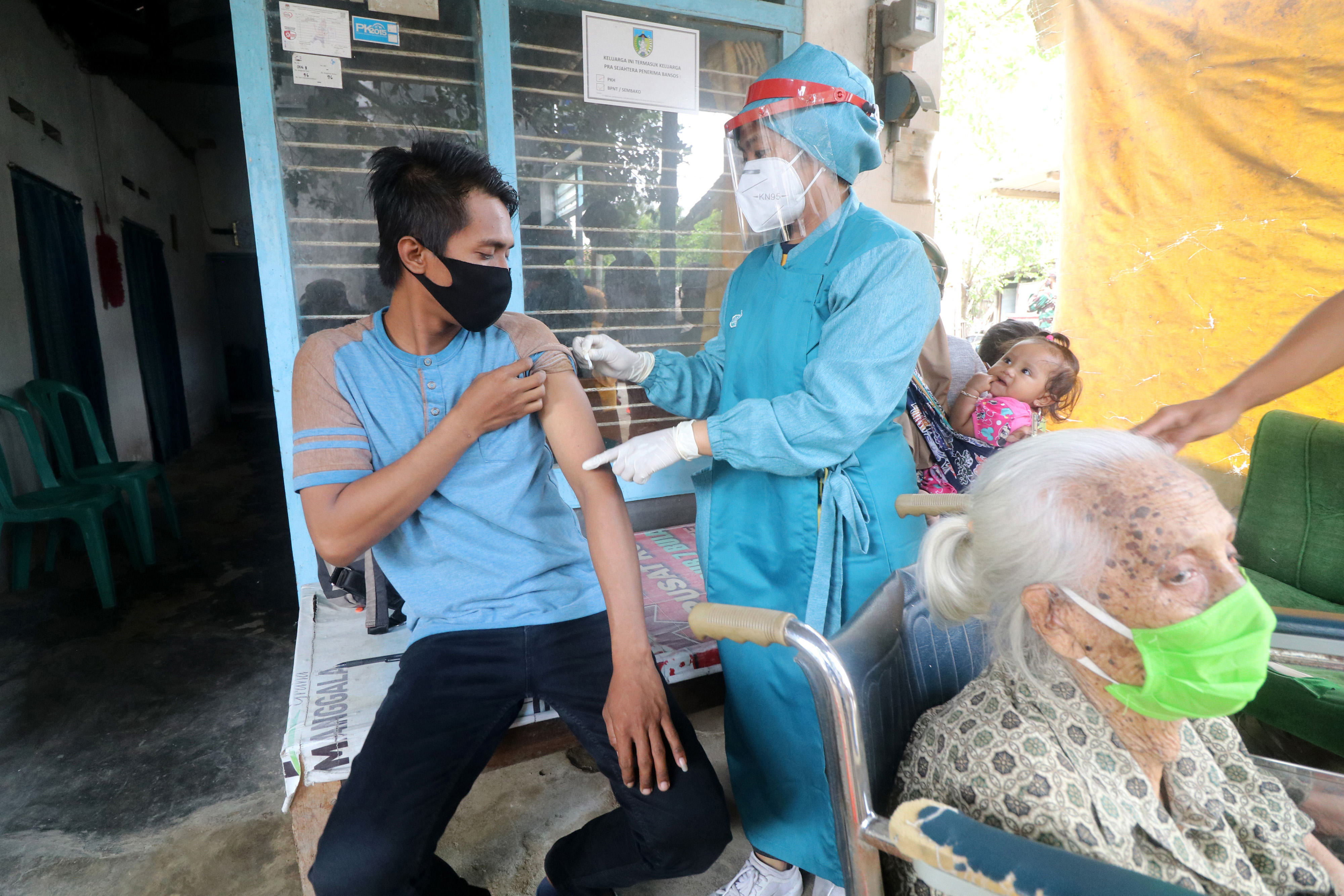 Kota Bekasi Terapkan Vaksinasi Covid-19 Door to Door