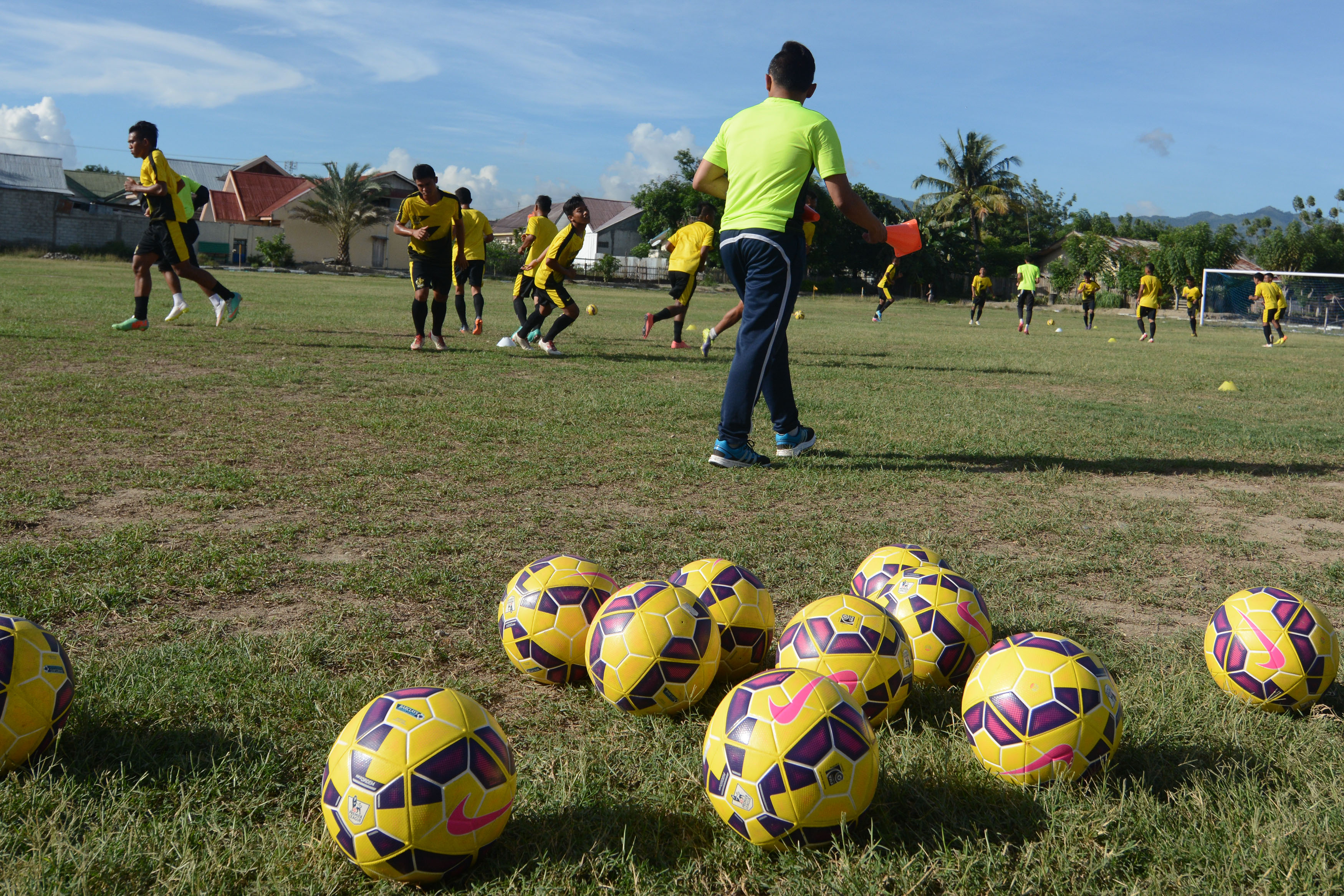 Skuad Celebest FC tengah berlatih pada 2016.