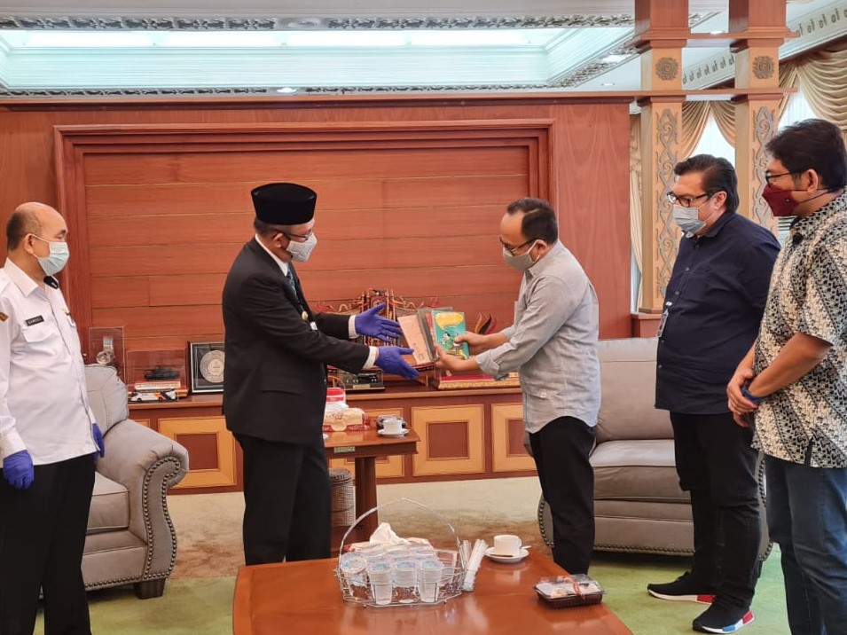 Pemprov Kalbar mendapatkan penganugerahan Keterbukaan Informasi Publik pada 2019 sebagai provinsi paling informatif di Kalimantan.