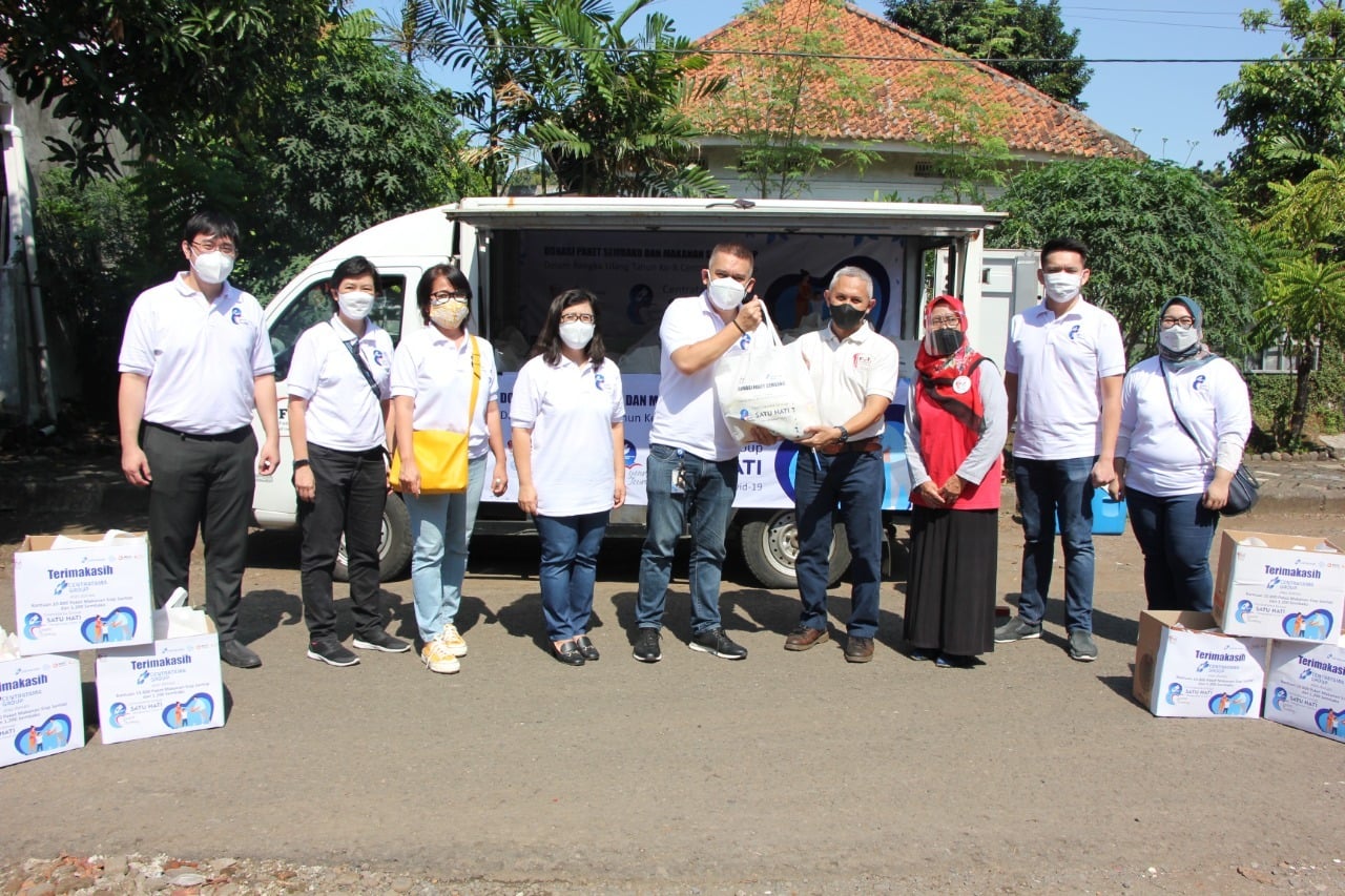 Warga Terdampak Covid-19 di Jabotabek Dapat Paket Sembako dan Makanan