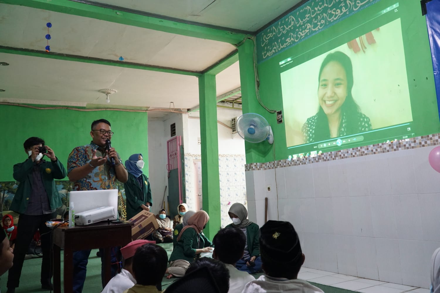 Dosen-dosen  Program Studi D3 Hubungan Masyarakat UNJ memberikan pelatihan untuk anak yatim piatu di Yayasan Nurul Insan Jakarta Timur.