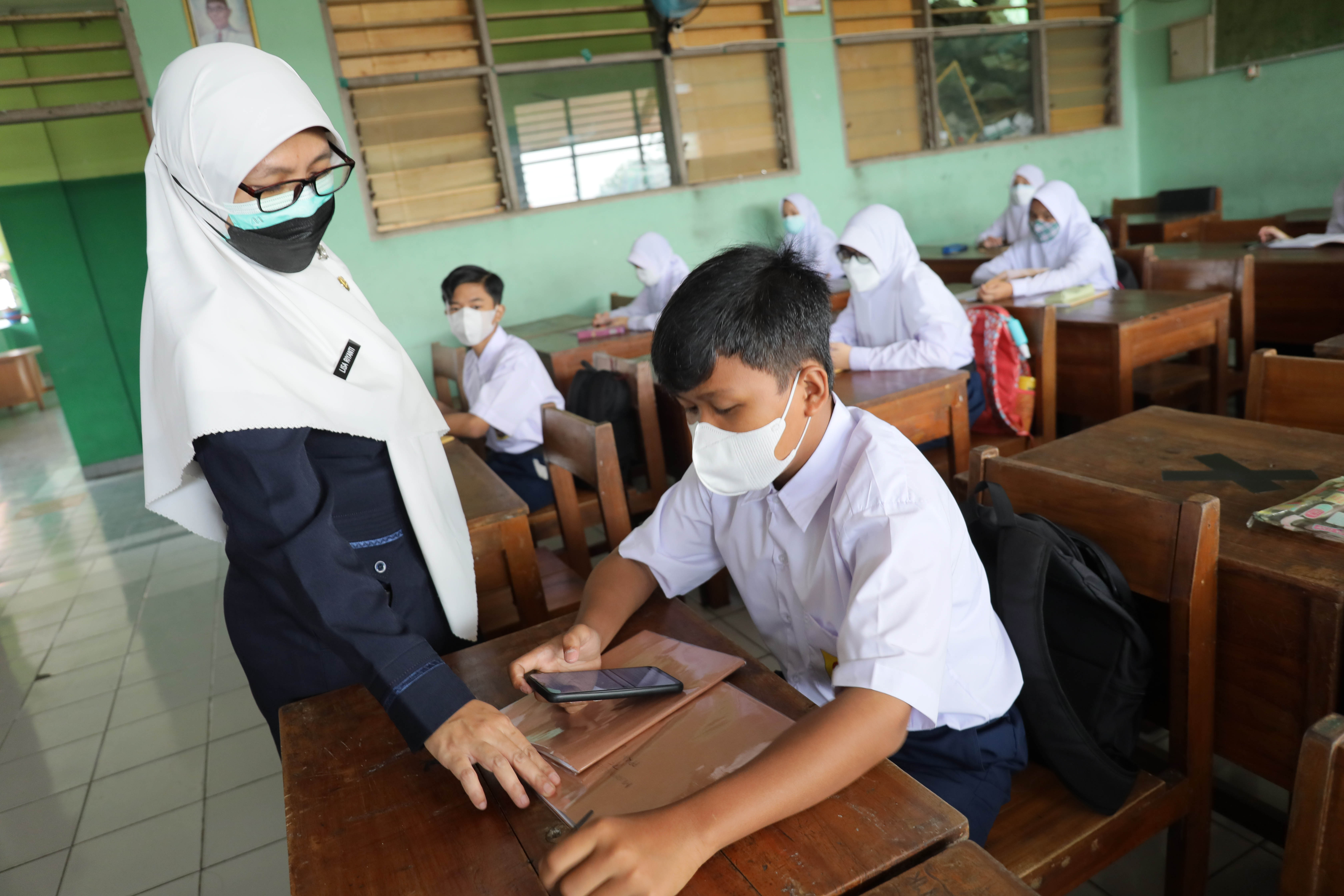 Pemprov DKI Bakal Cabut Izin PTM Sekolah yang Langgar Aturan