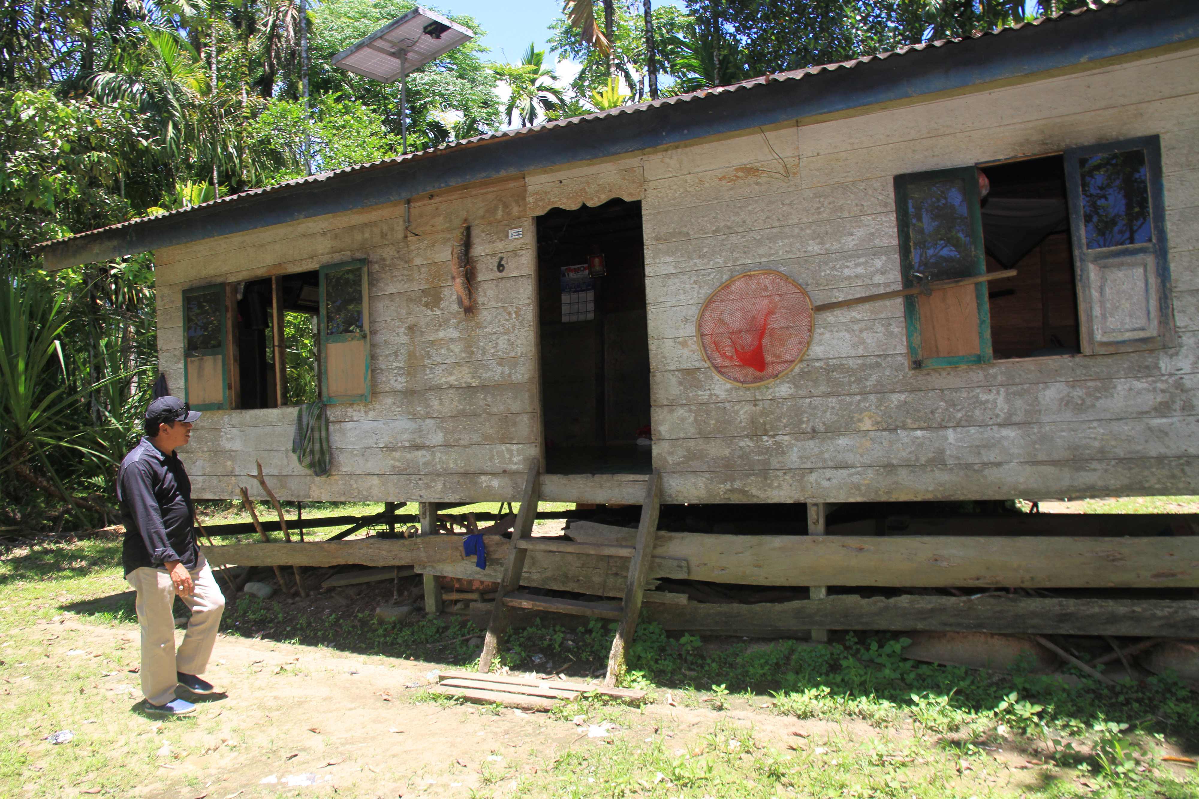 Ilustrasi rumah komunitas adat terpencil. 