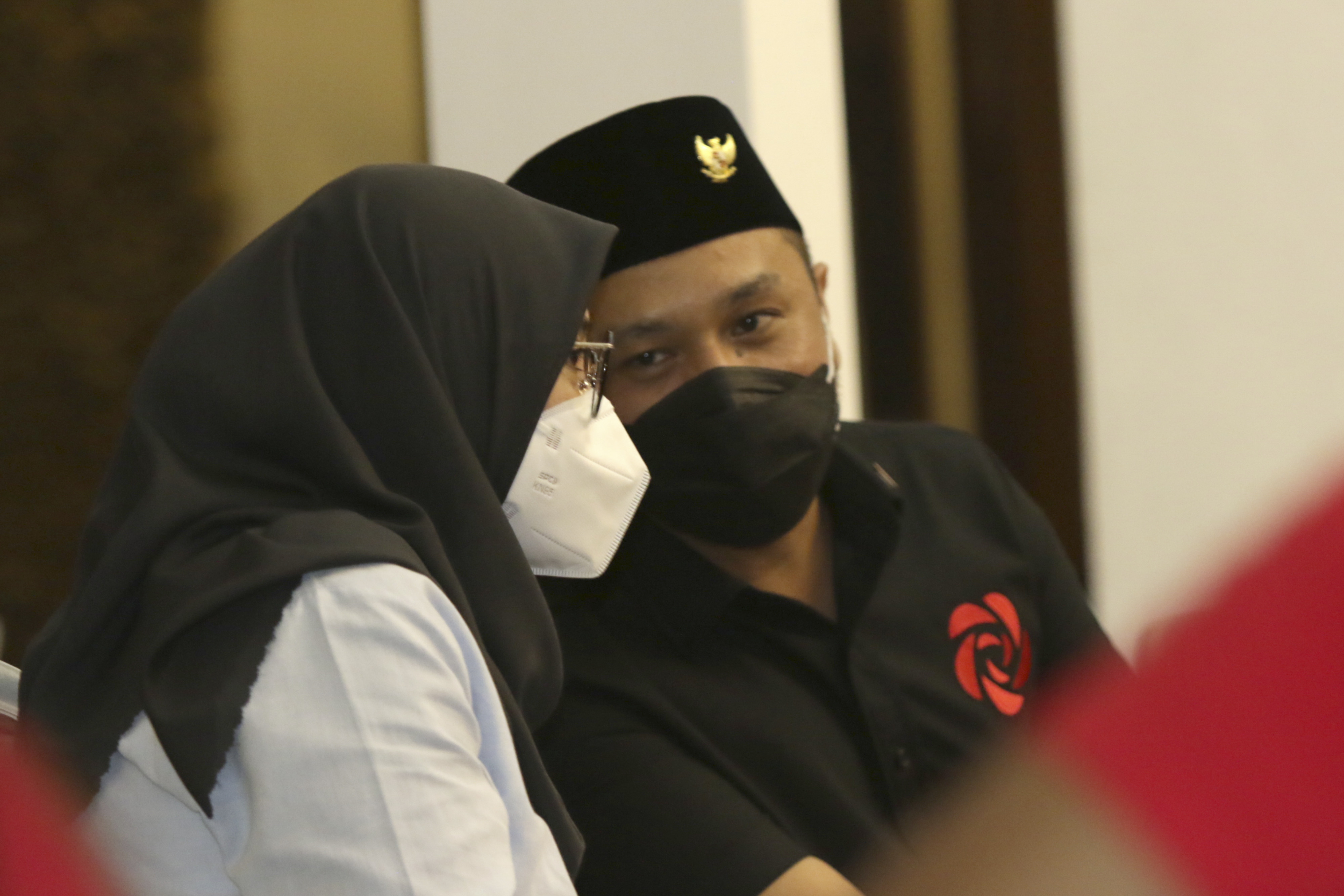 Plt Ketum PSI Giring Ganesha (kanan)