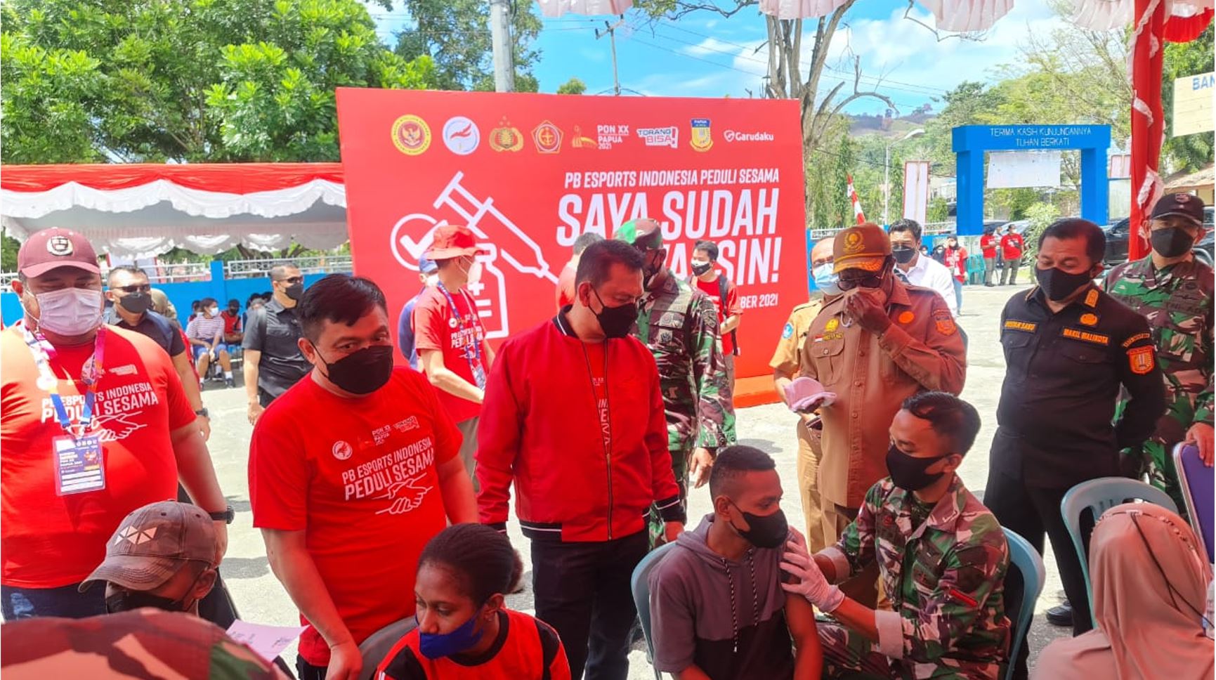 Vaksinasi covid-19 untuk pelajar dan umum di Jayapura, Papua yang digelar PBESI.