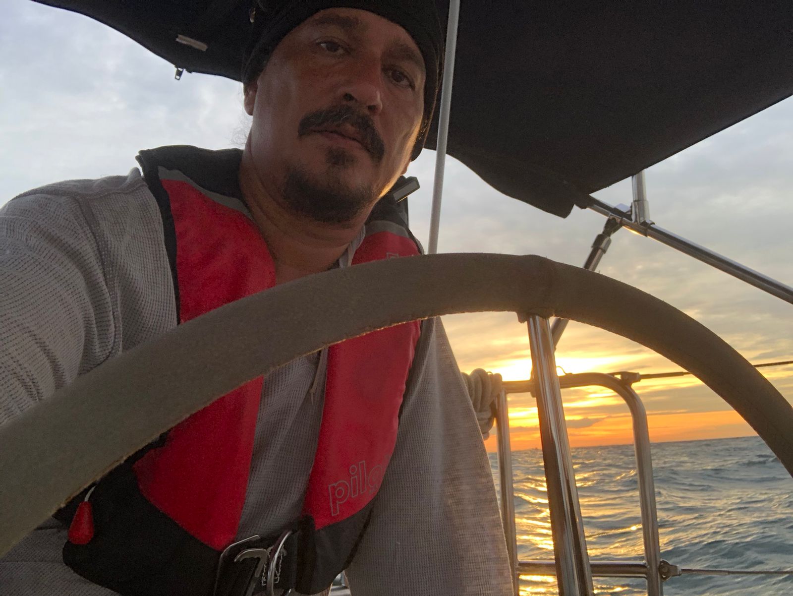 Aktor Bucek di atas Kapal Denok Bay dalam perjalanan dari Bangka-Jakarta. 
