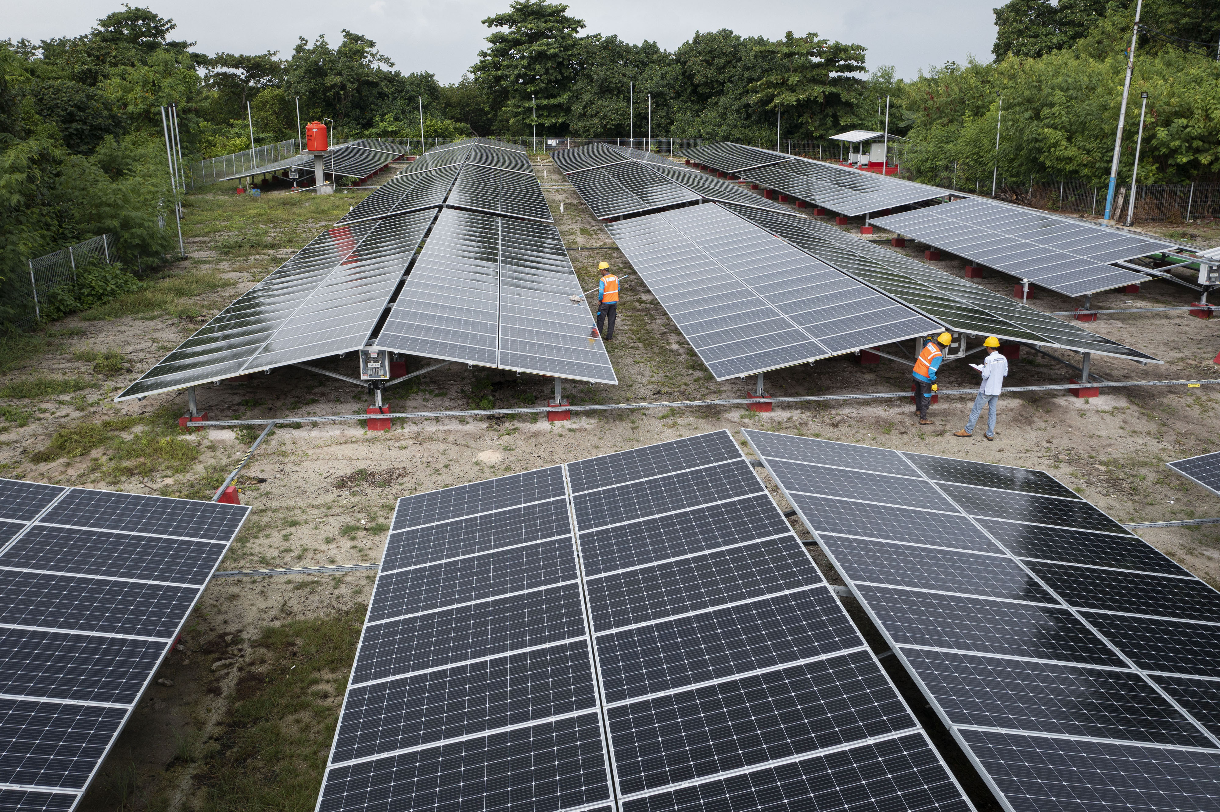 Pemanfaatan tenaga matahari sebagai penghasil listrik