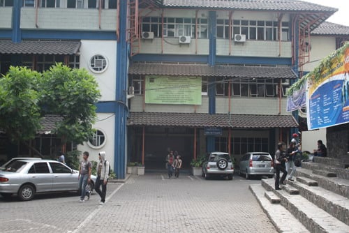 Kampus Universitas Islam Bandung di Jalan Tamansari, Kota Bandung