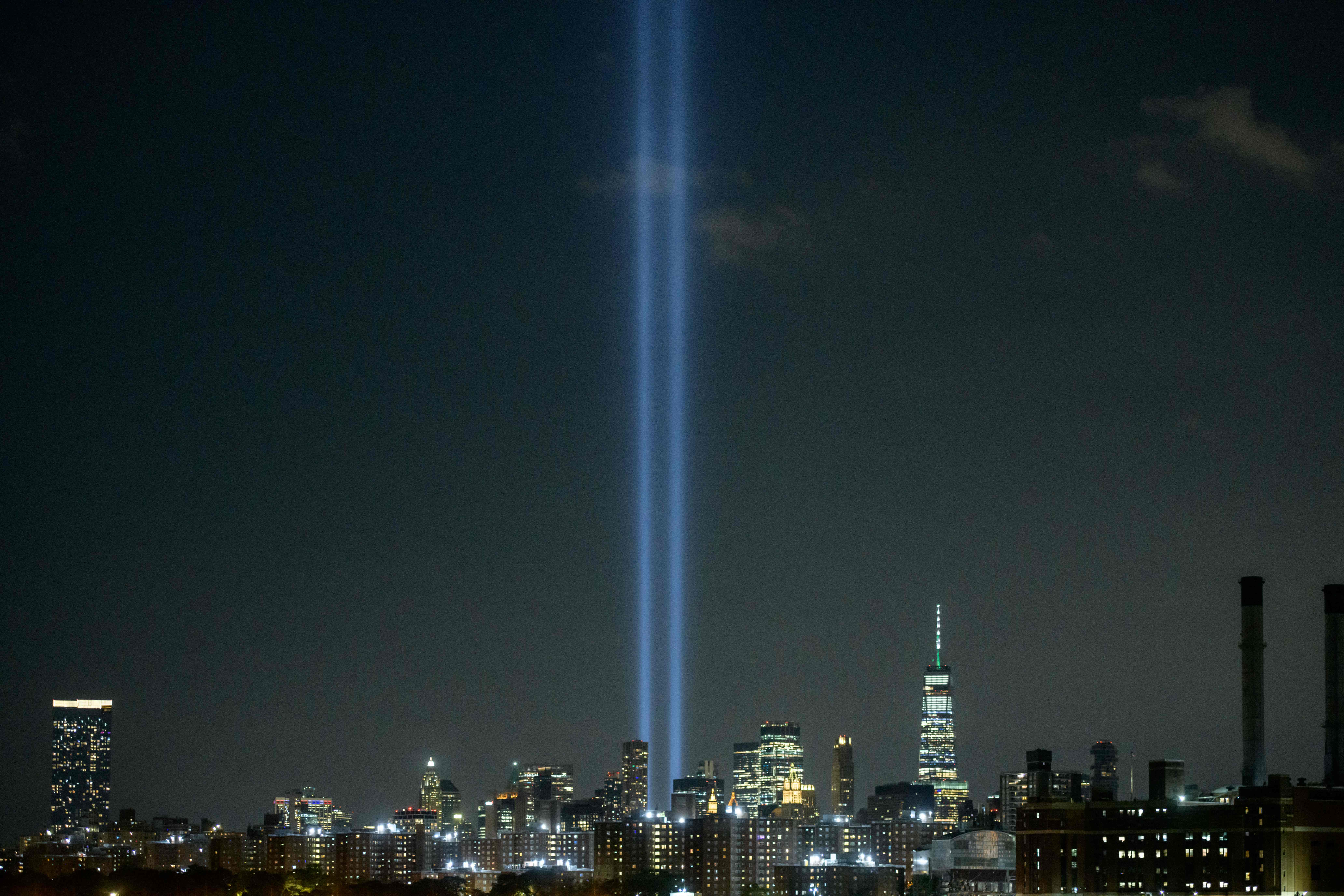 Sinar ditembakkan ke langit New York dalam peringatan 20 tahun serangan teror 9/11