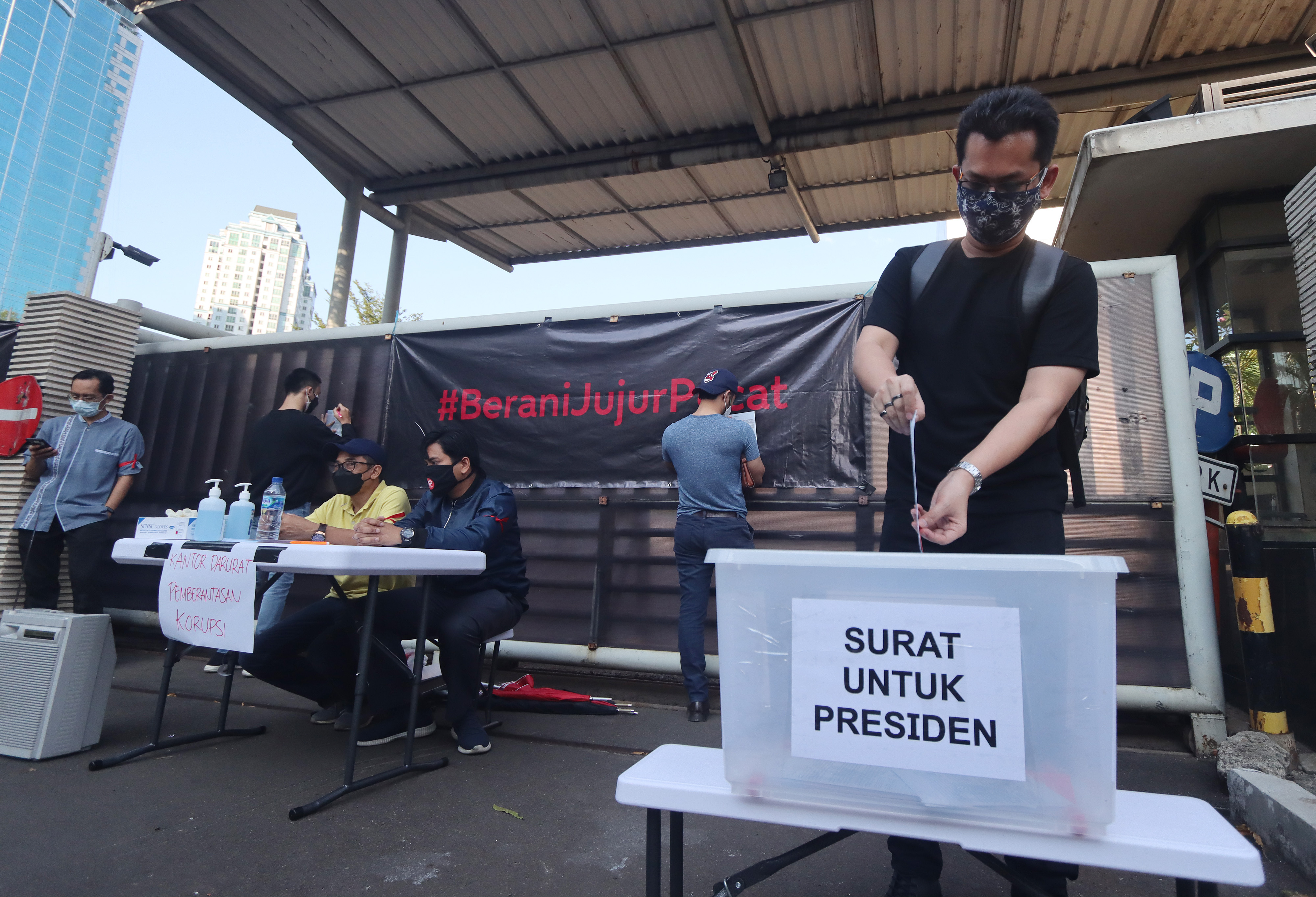 Demi Kesopanan Tata Negara, Presiden Enggan Intervensi Nasib 56 Pegawai KPK