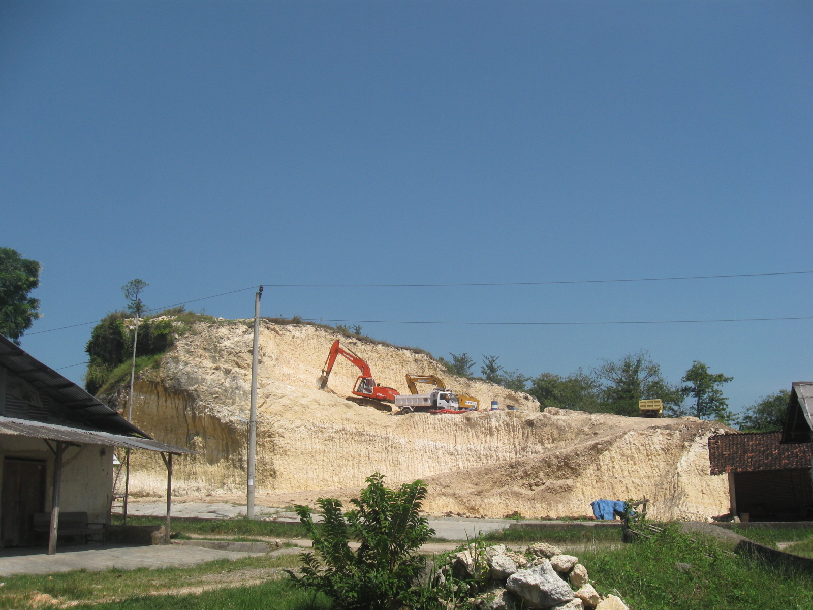 Kepedulian Aparat Lemah, Penambangan Liar Muncul Lagi di Gunung Kendeng