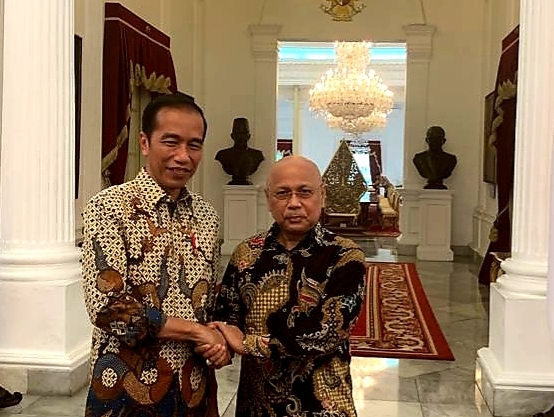 Presiden Jokowi dan salah satu pendiri Partai Demokrat Darmizal.