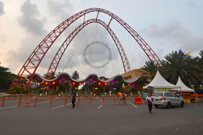 Pintu masuk Taman Impian Jaya Ancol.